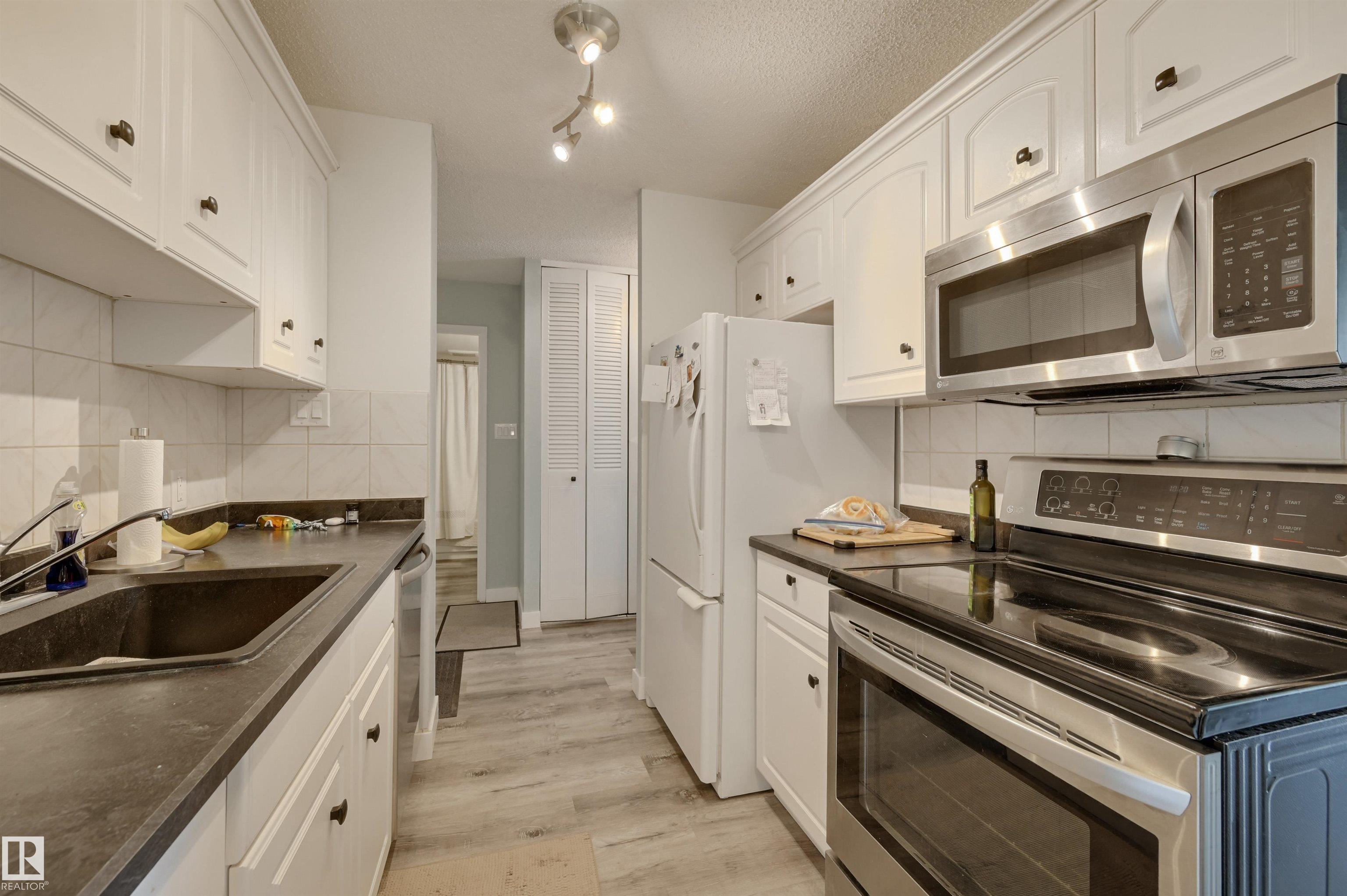 Photo 13 at 1204 - 12121 Jasper Avenue NW, Wîhkwêntôwin, Edmonton