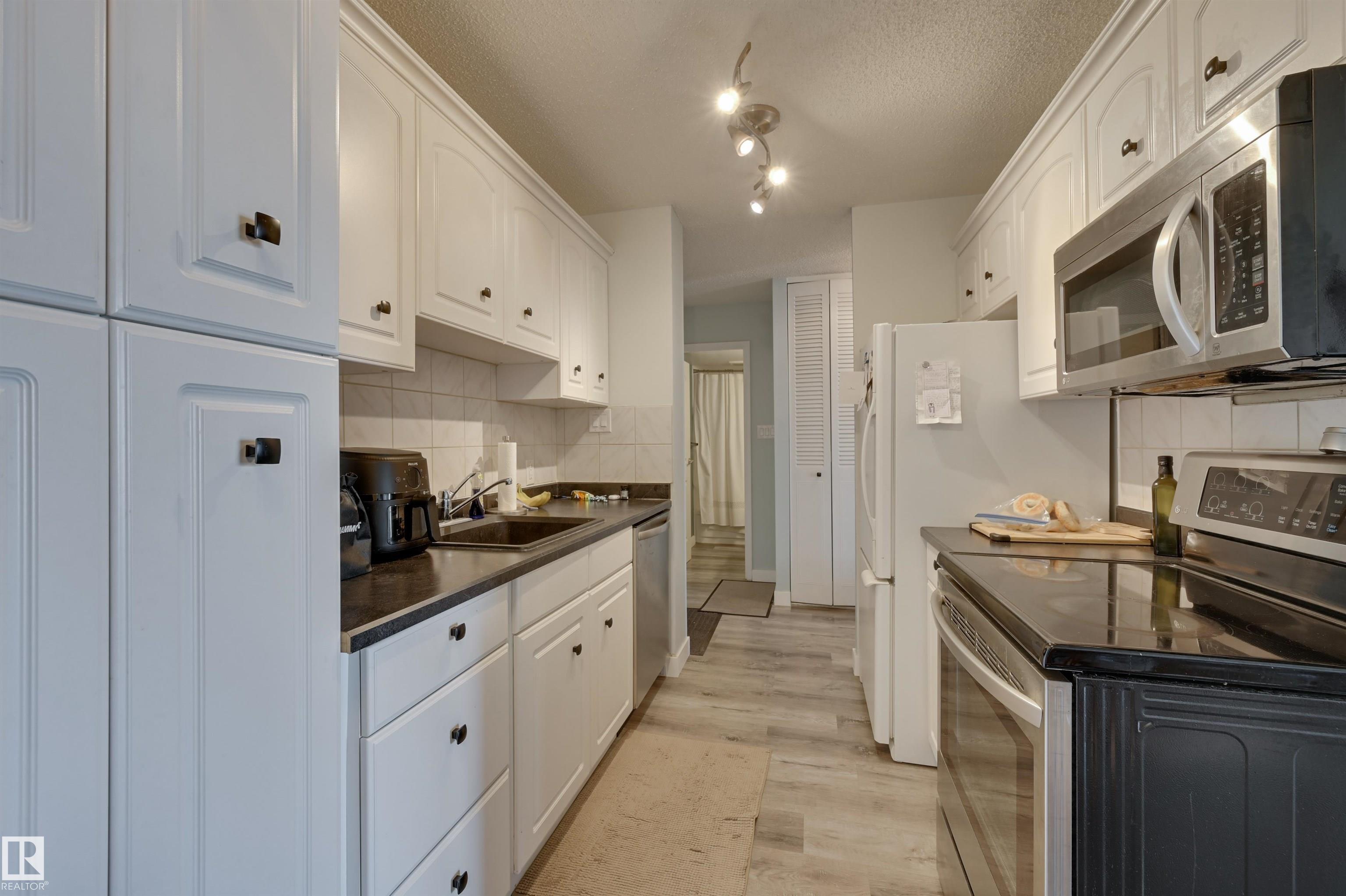 Photo 14 at 1204 - 12121 Jasper Avenue NW, Wîhkwêntôwin, Edmonton