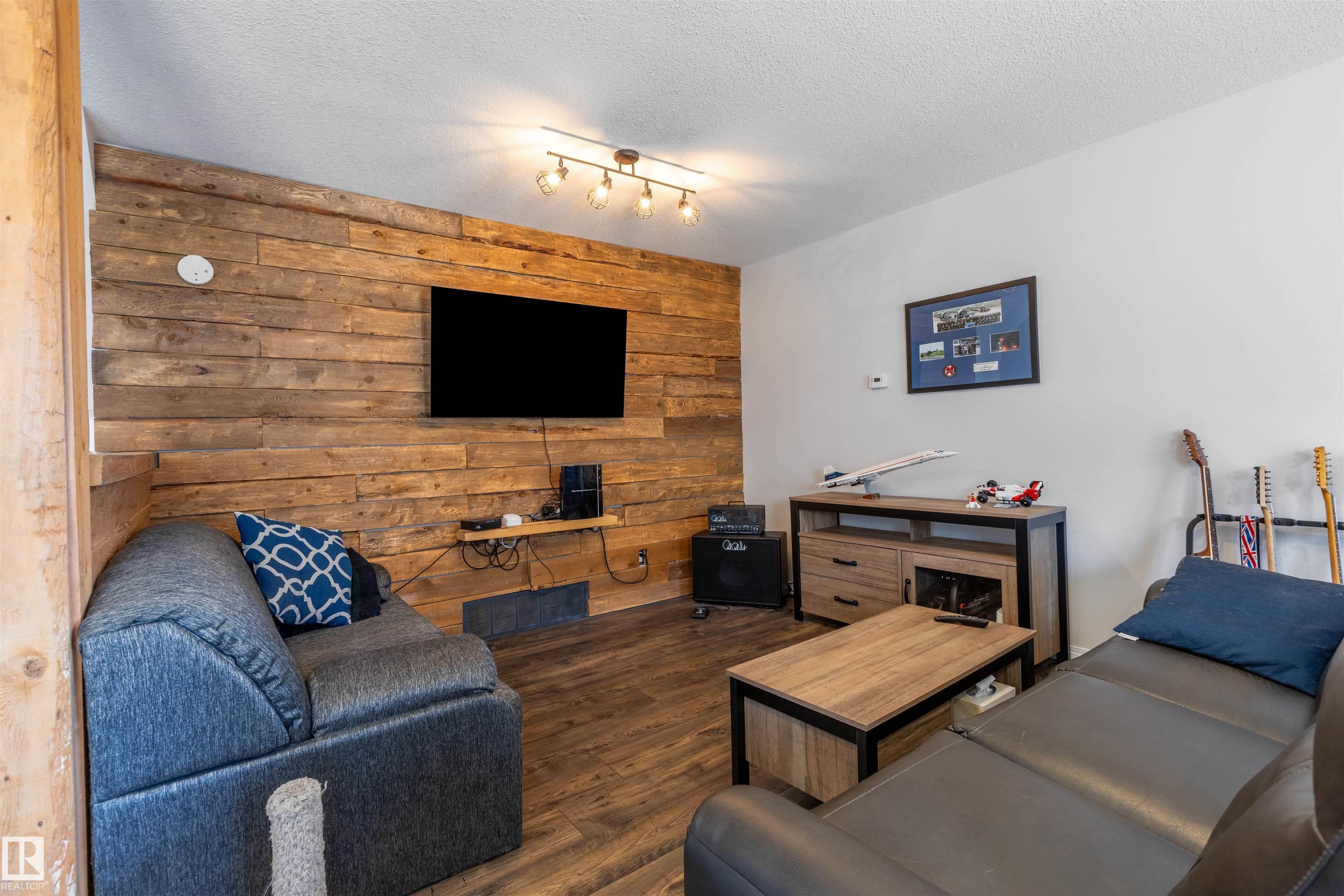 Photo 11 at 46 - 9904 101 Avenue, Morinville