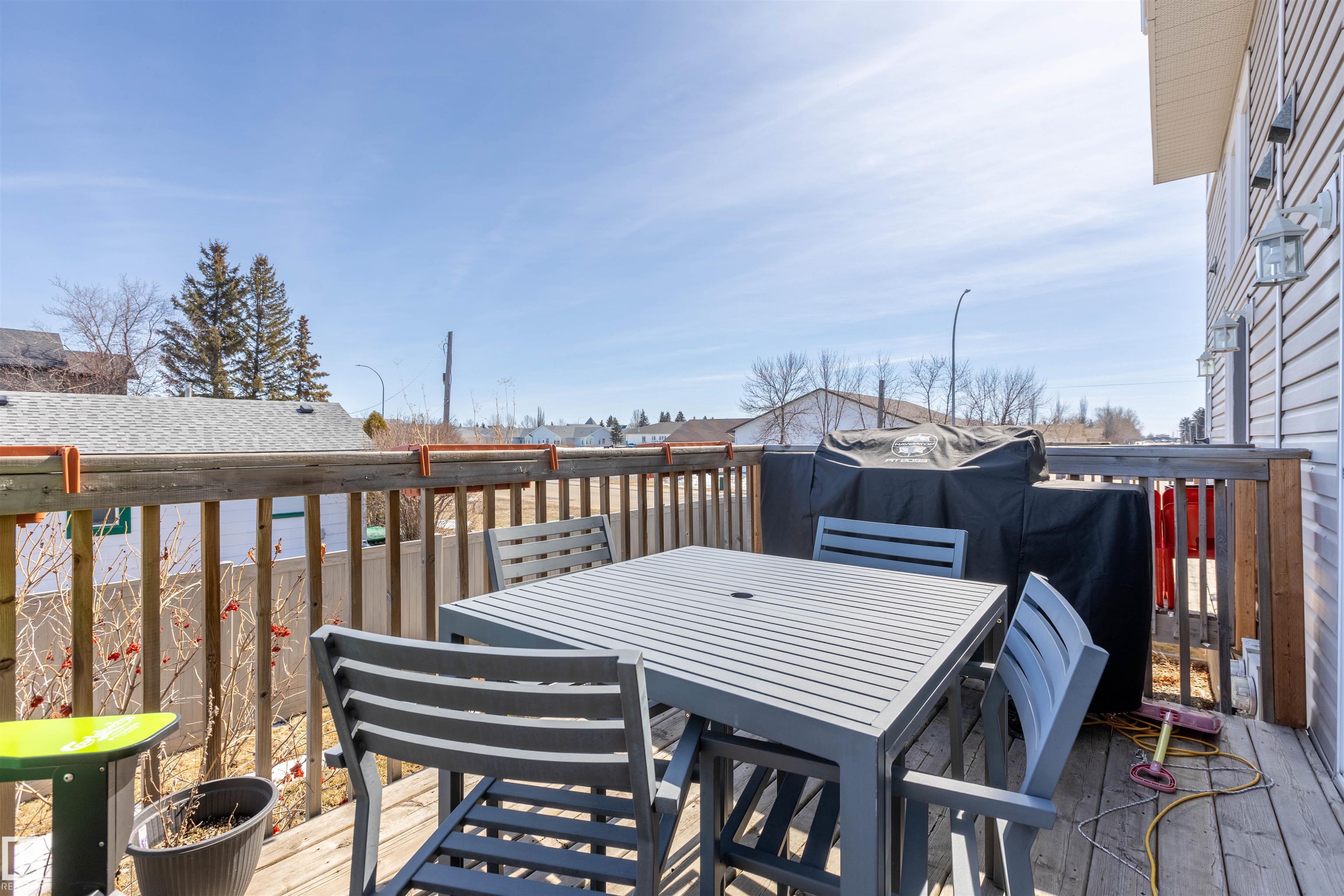 Photo 28 at 46 - 9904 101 Avenue, Morinville