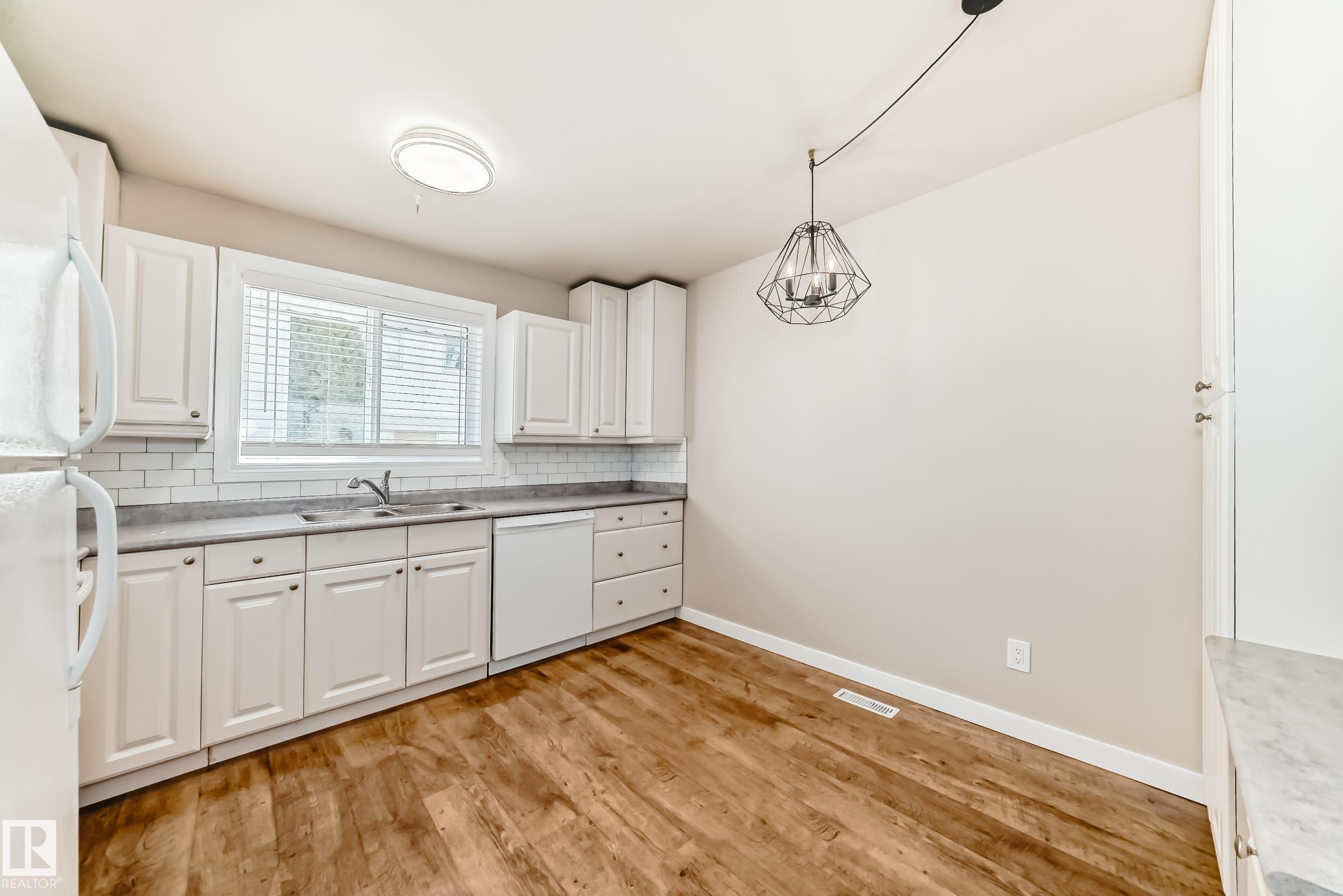 Photo 11 at 6 Woodvale Village NW, Greenview, Edmonton