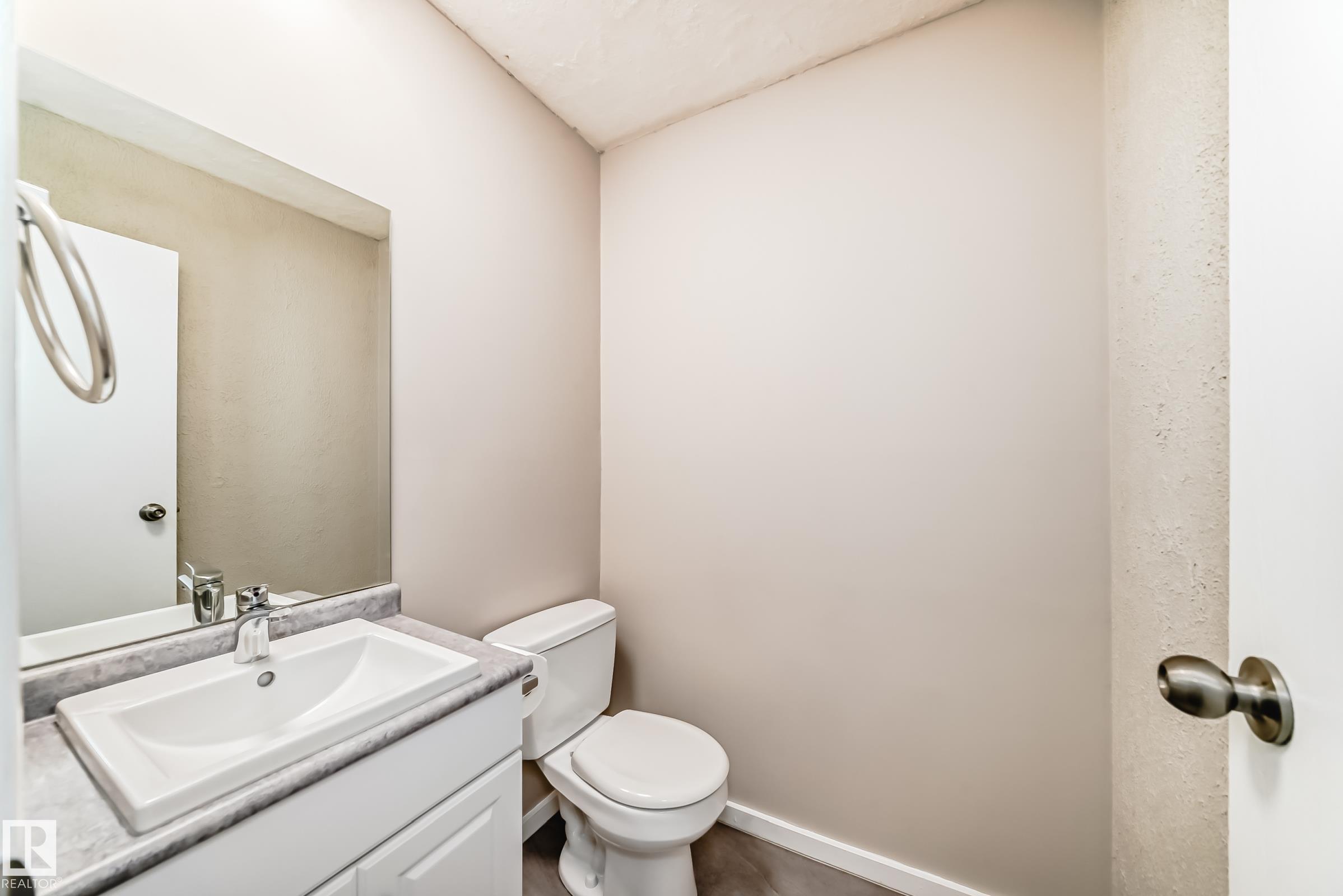 Photo 14 at 6 Woodvale Village NW, Greenview, Edmonton