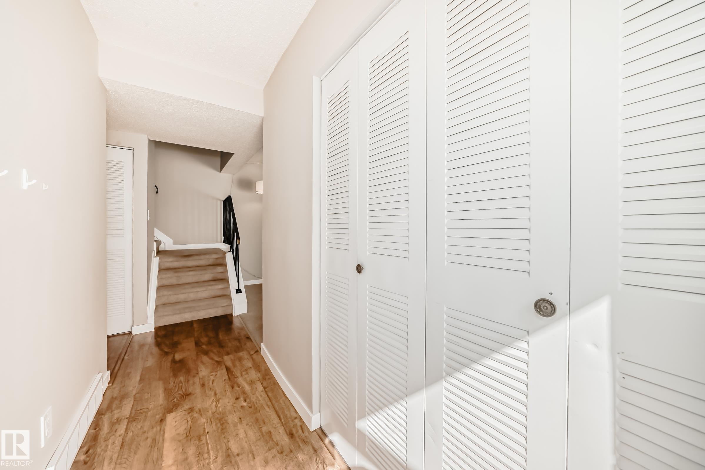 6 Woodvale Village NW, Greenview, Edmonton