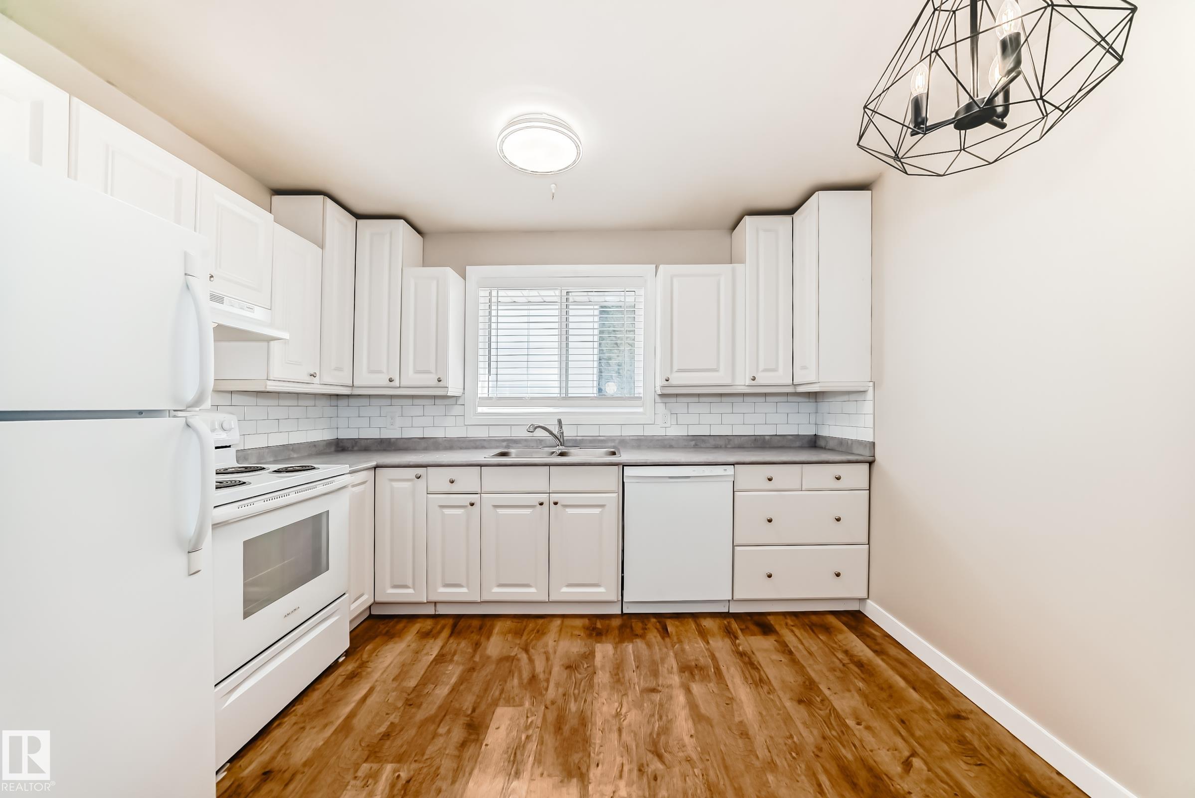 Photo 10 at 6 Woodvale Village NW, Greenview, Edmonton