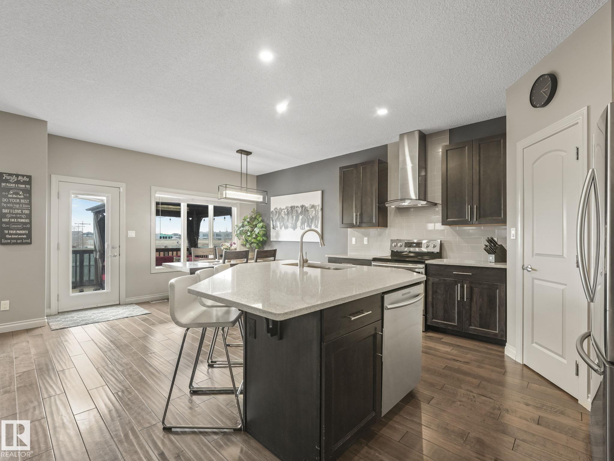 https://zimg.paragon.ice.com/ParagonImages/Property/PM/RAE/225394706/6/0/0/4d8df881eb25c579cd375bd539b1e0b6/1/90fc53a19d1b152771432a652223dc80/225394706-392360d6-68f8-4e7c-b116-11d0a94cc694.JPG