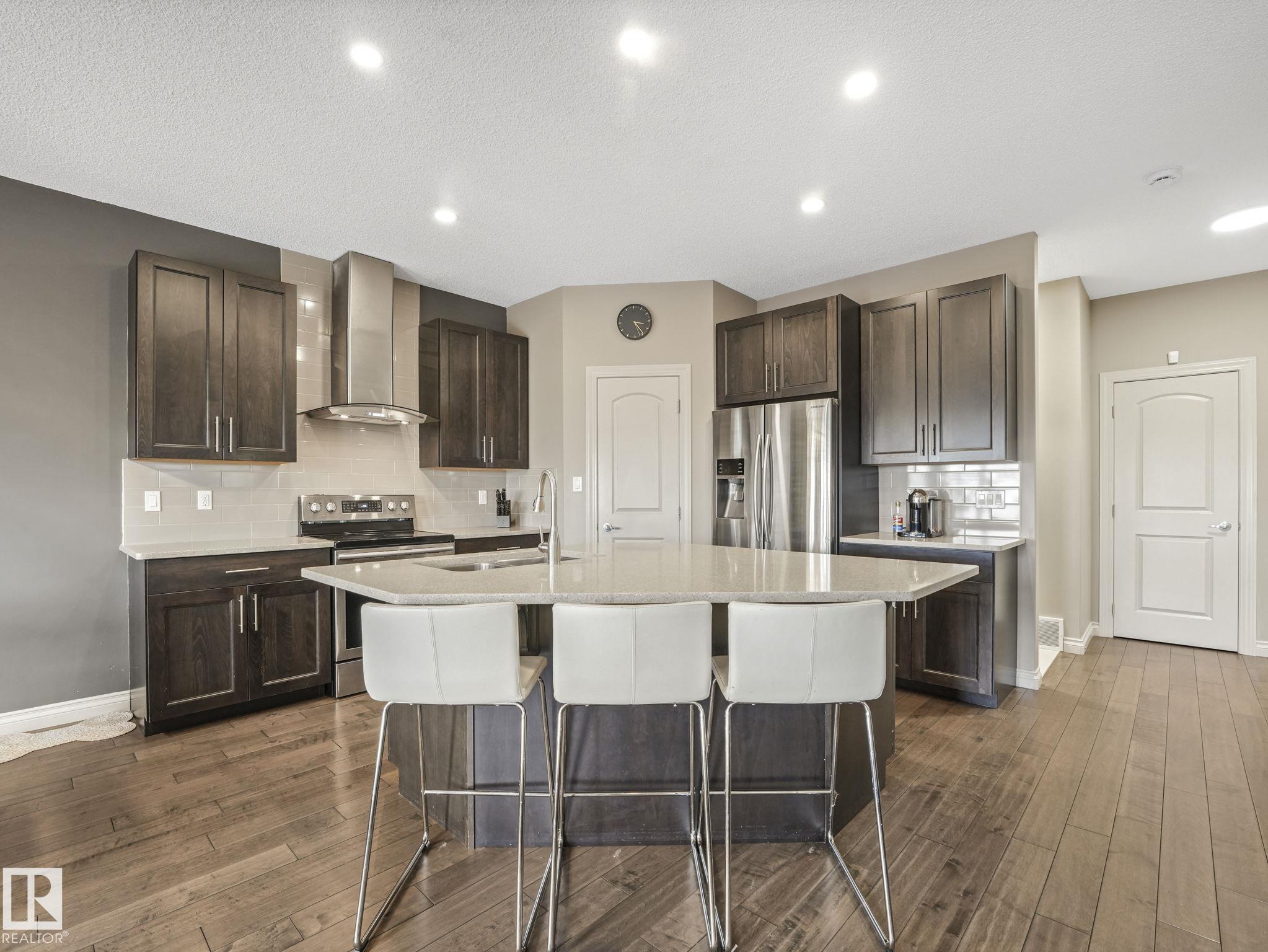 https://zimg.paragon.ice.com/ParagonImages/Property/PM/RAE/225394706/7/0/0/6c7ddb71591e8fb7d07513b72b3f6534/1/90fc53a19d1b152771432a652223dc80/225394706-25e04e91-659f-4d69-9787-0c2de9462b76.JPG