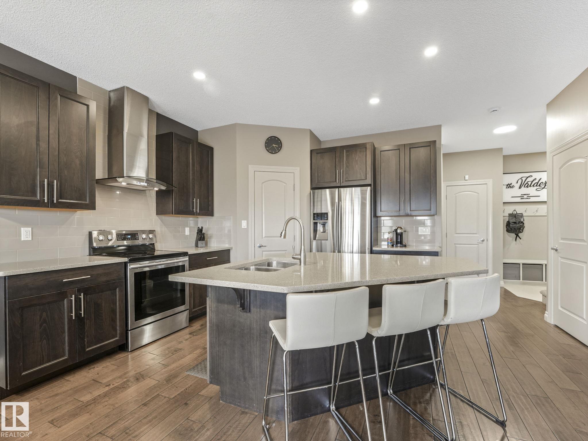 https://zimg.paragon.ice.com/ParagonImages/Property/PM/RAE/225394706/8/0/0/fa7c017d4ab76832aaf7658602a950ac/1/90fc53a19d1b152771432a652223dc80/225394706-fbbbad1d-9e20-4124-844a-76ab9e5583cd.JPG