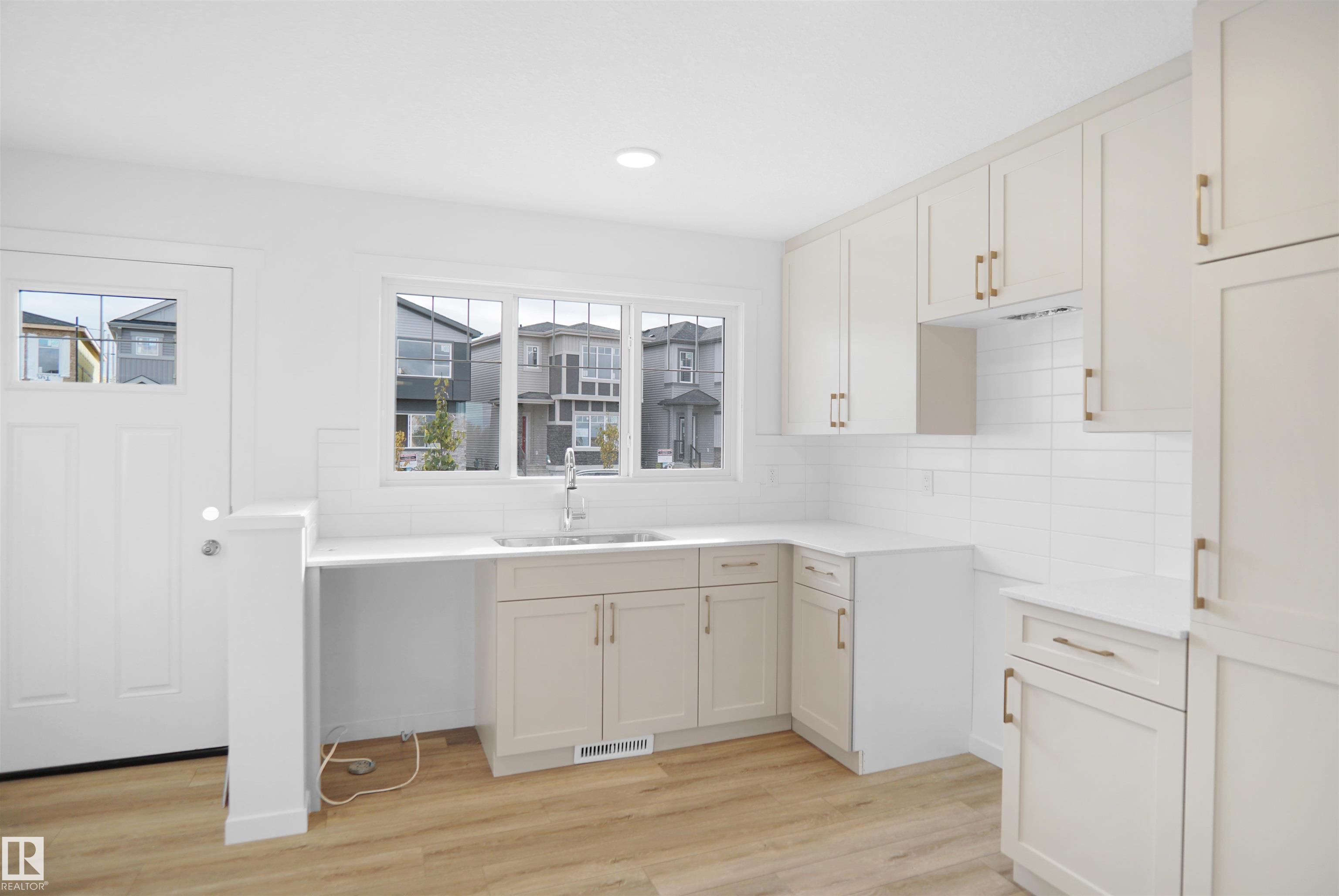 Photo 8 at 4352 Kinglet Drive NW, Kinglet Gardens, Edmonton