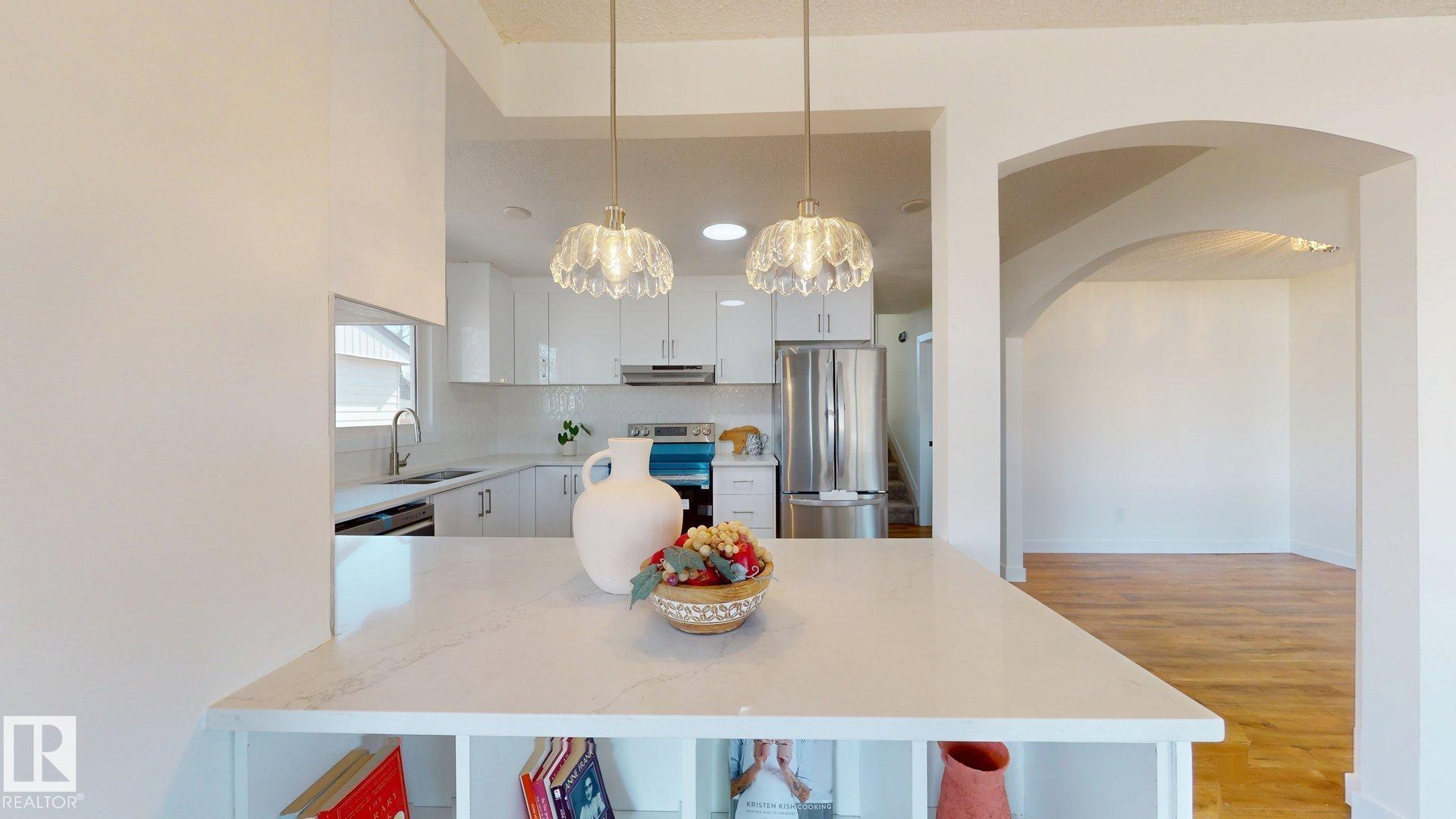 8515 86 Avenue NW, Bonnie Doon, Edmonton