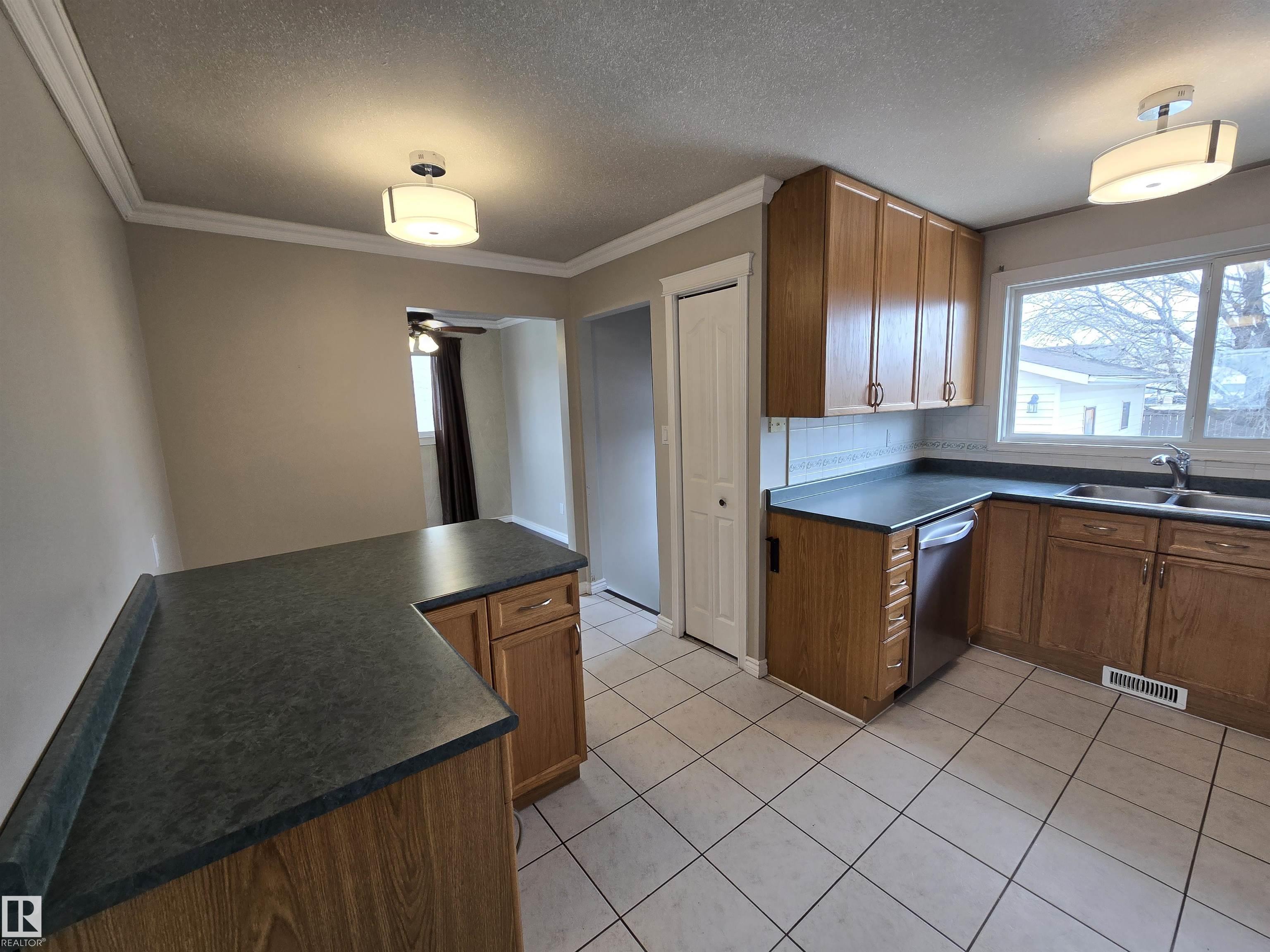 Photo 12 at 9604 98a Street, Morinville