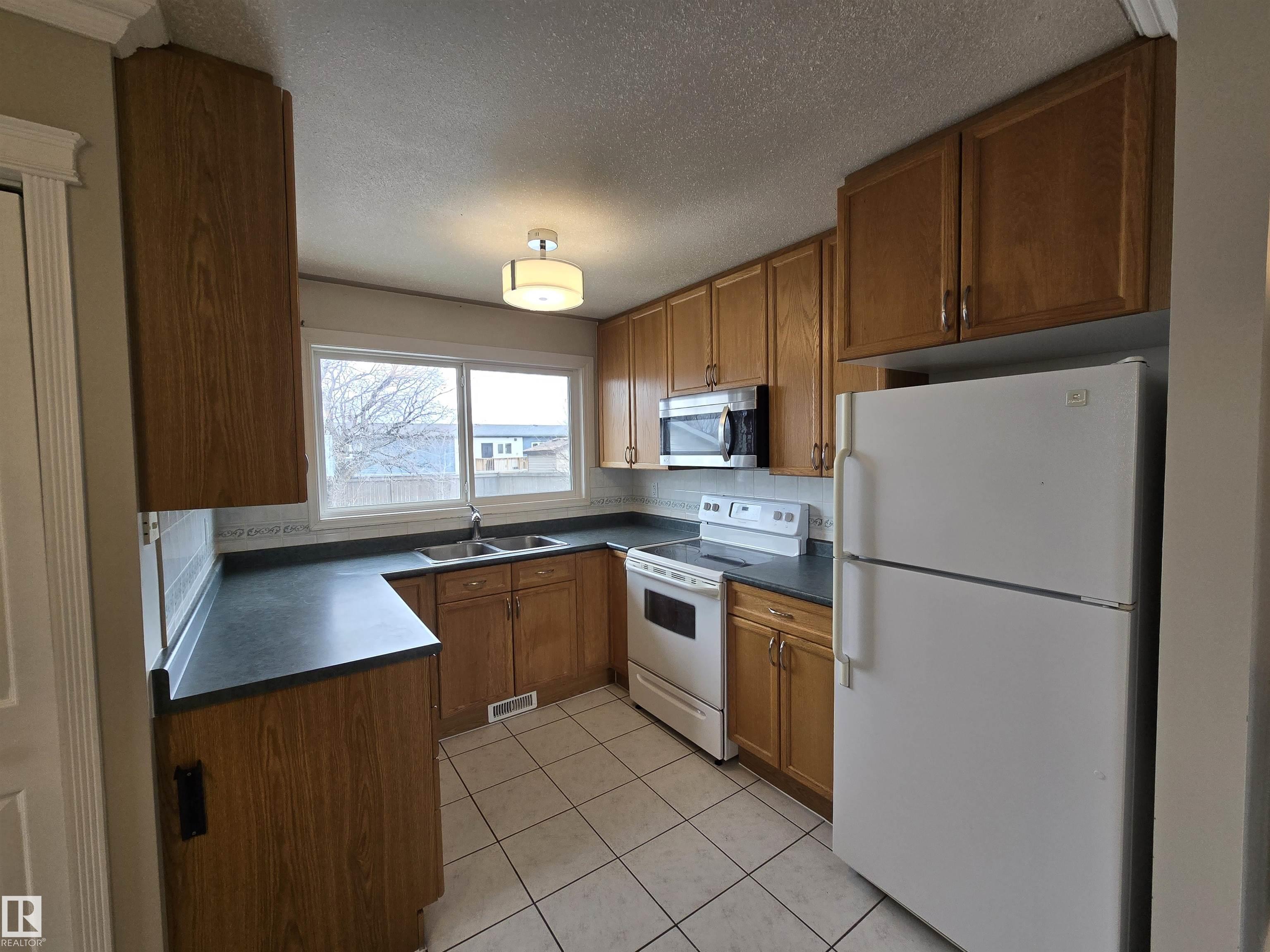 Photo 13 at 9604 98a Street, Morinville