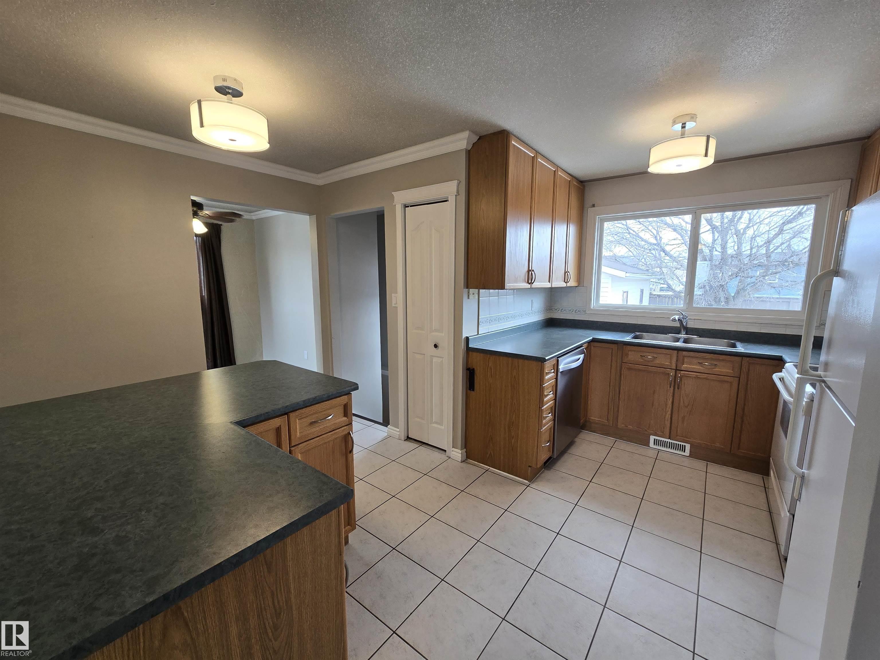 Photo 15 at 9604 98a Street, Morinville