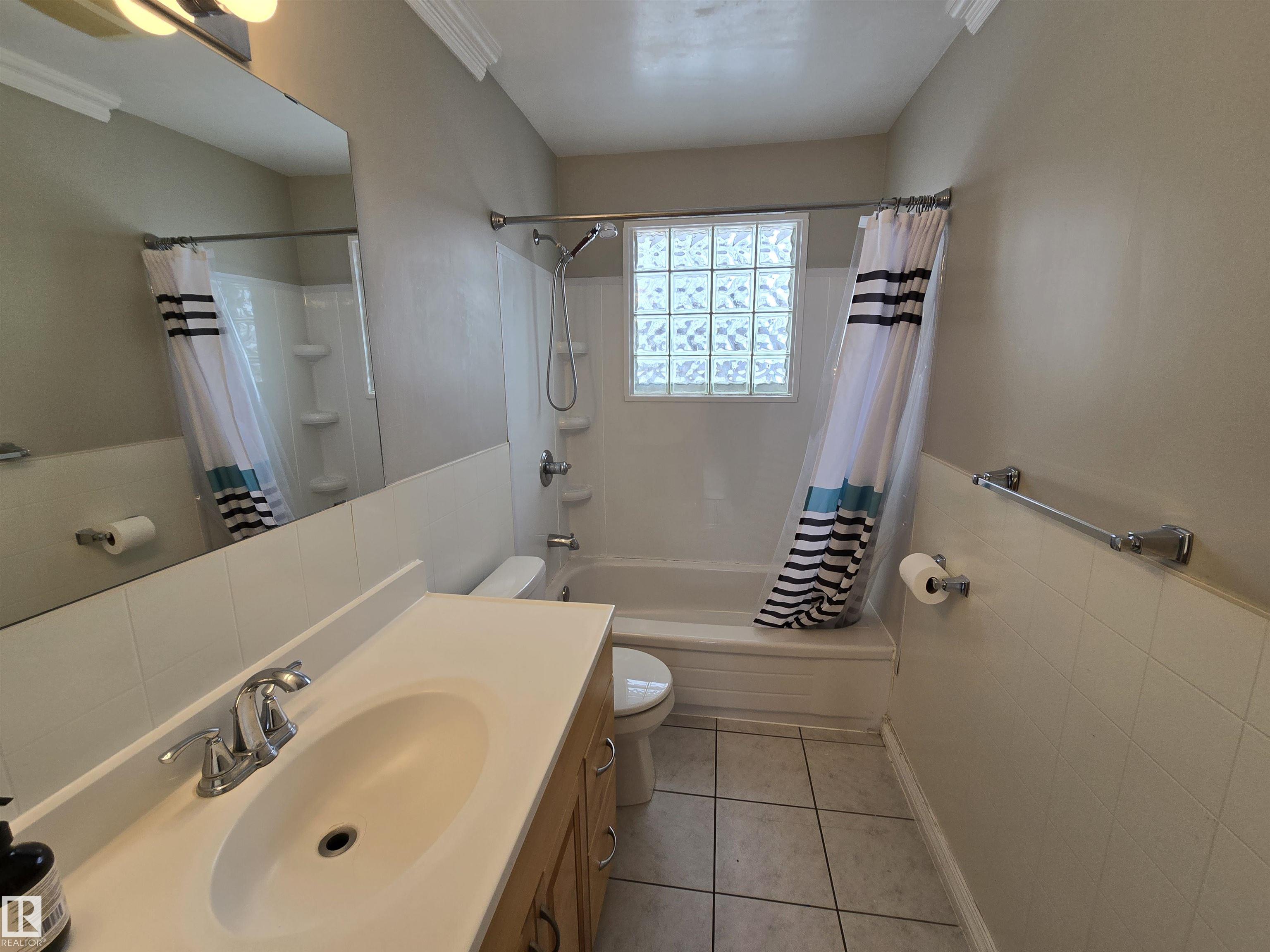 Photo 22 at 9604 98a Street, Morinville