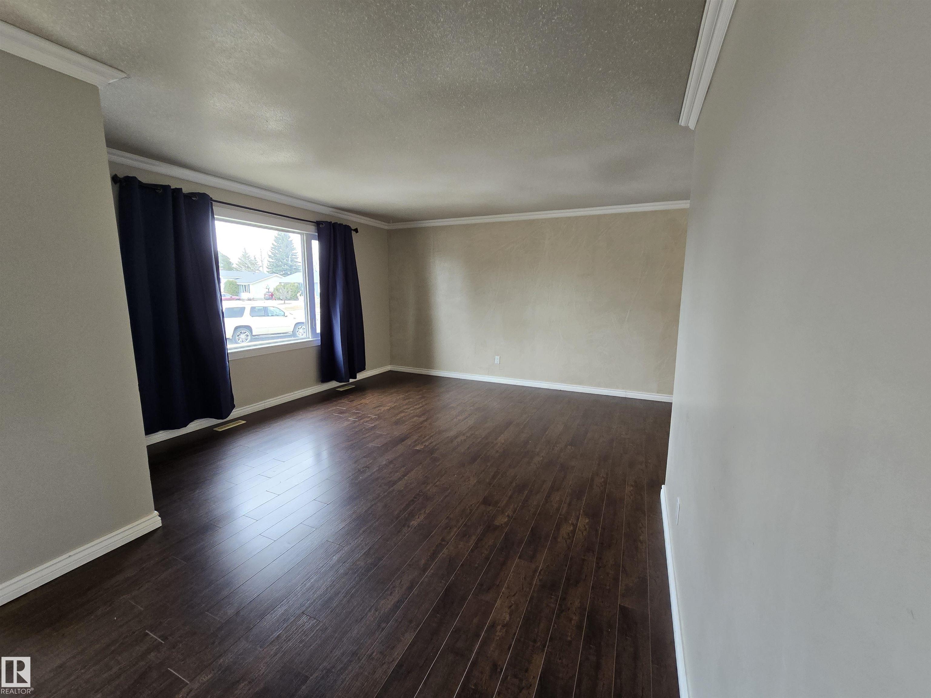 Photo 7 at 9604 98a Street, Morinville