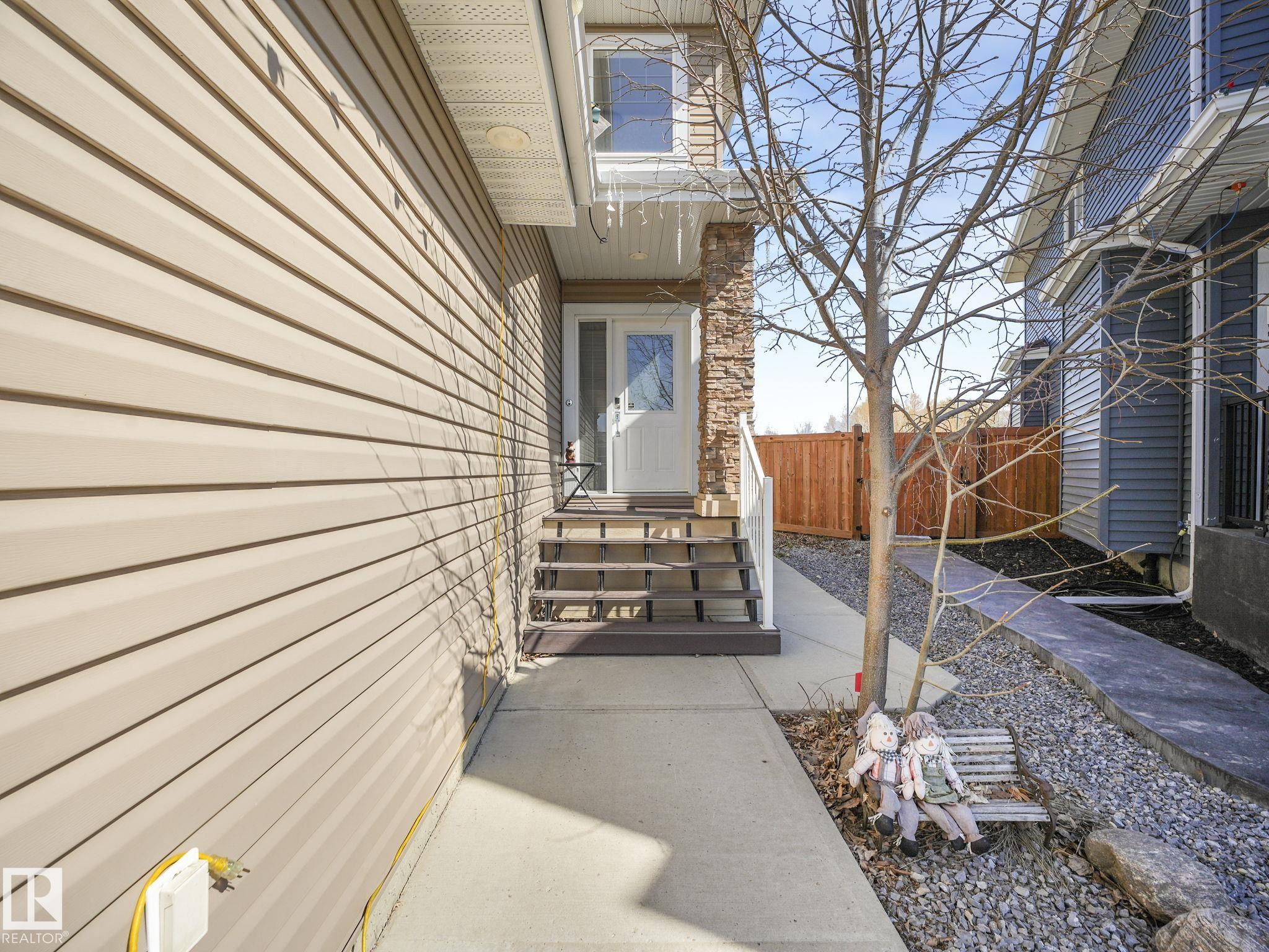 Photo 11 at 3910 49 Avenue, Forest Heights, Beaumont