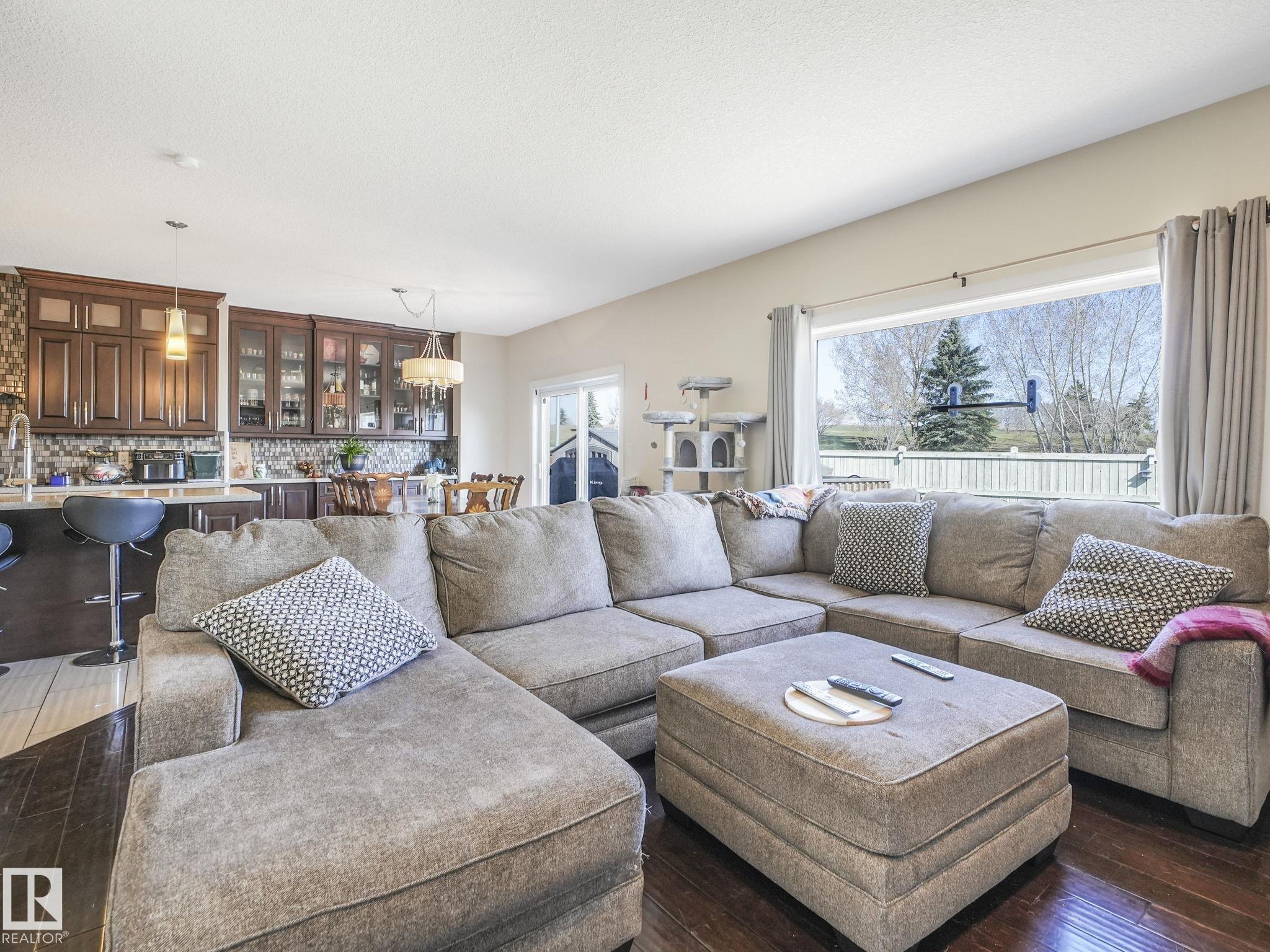 Photo 25 at 3910 49 Avenue, Forest Heights, Beaumont