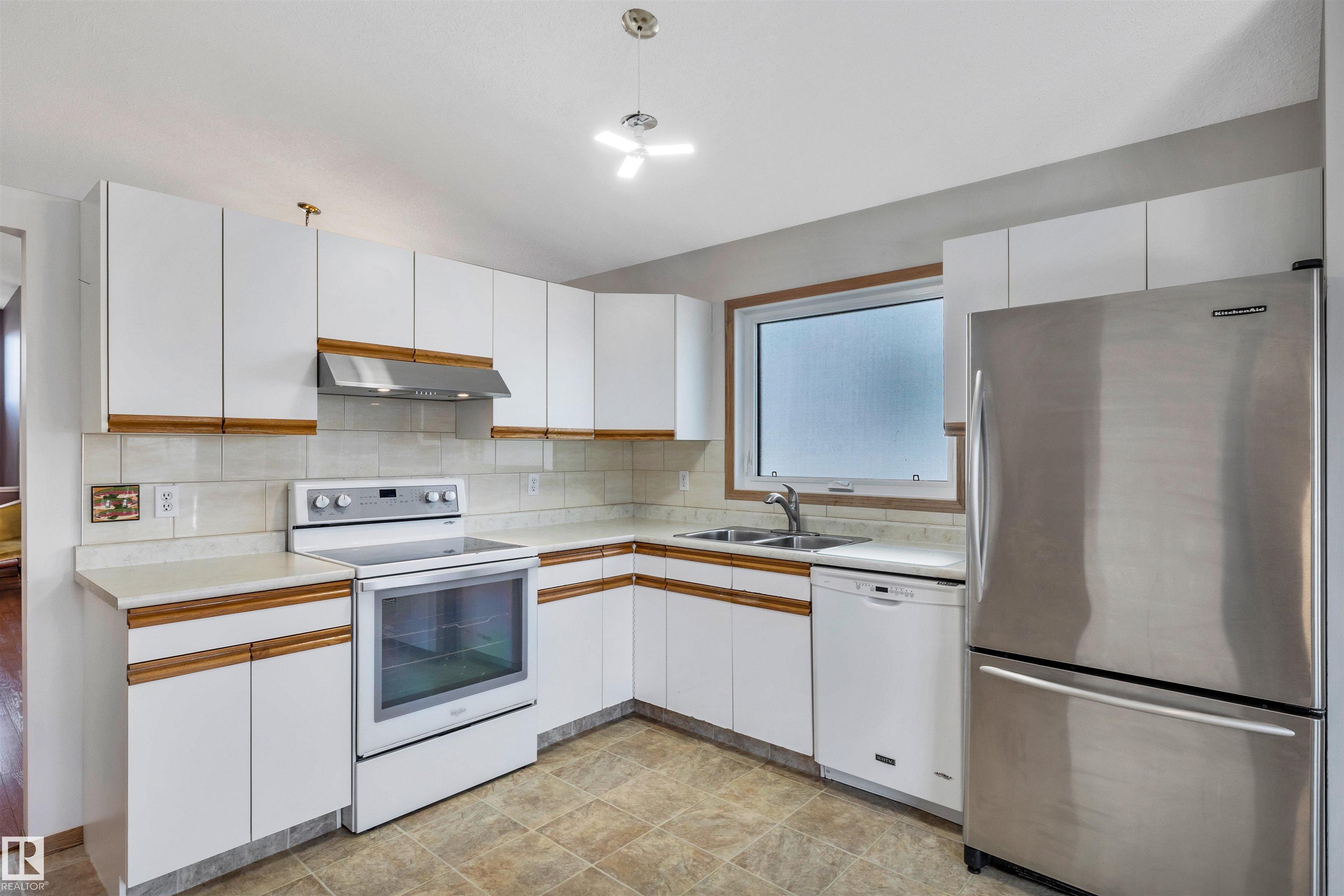 Photo 12 at 5 Donald Place, Deer Ridge, St. Albert