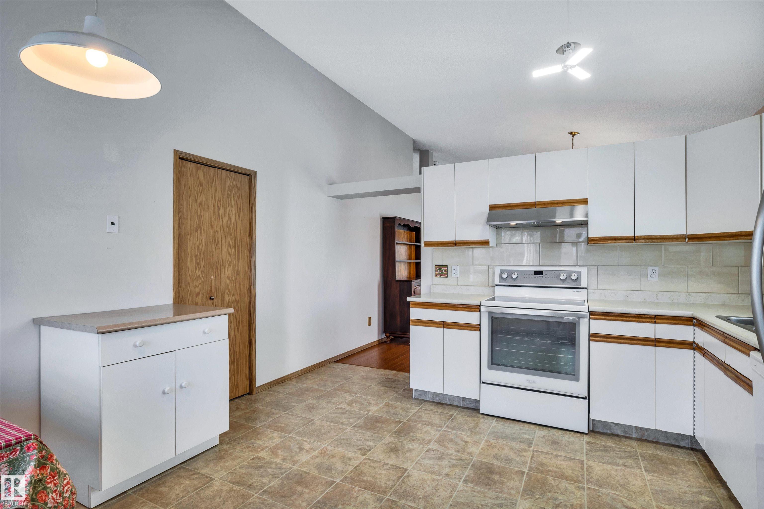 Photo 14 at 5 Donald Place, Deer Ridge, St. Albert