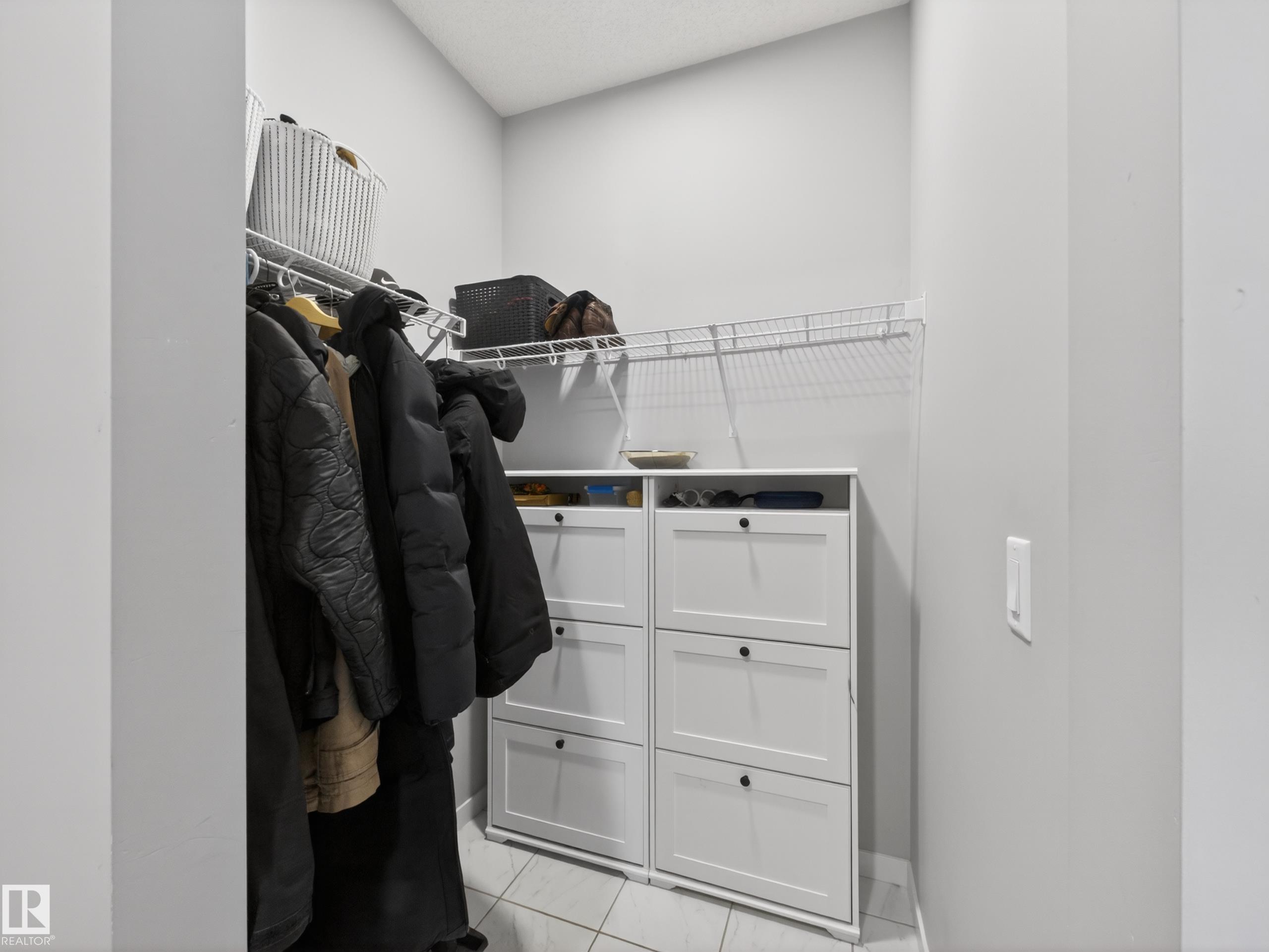 https://zimg.paragon.ice.com/ParagonImages/Property/PM/RAE/225394879/8/0/0/17b67363cc746101c01380bcbf45e9ef/1/826de56770032de60a525d66d87b8f83/225394879-7d95f021-2458-4dbc-aed3-75acb75bf97d.JPG