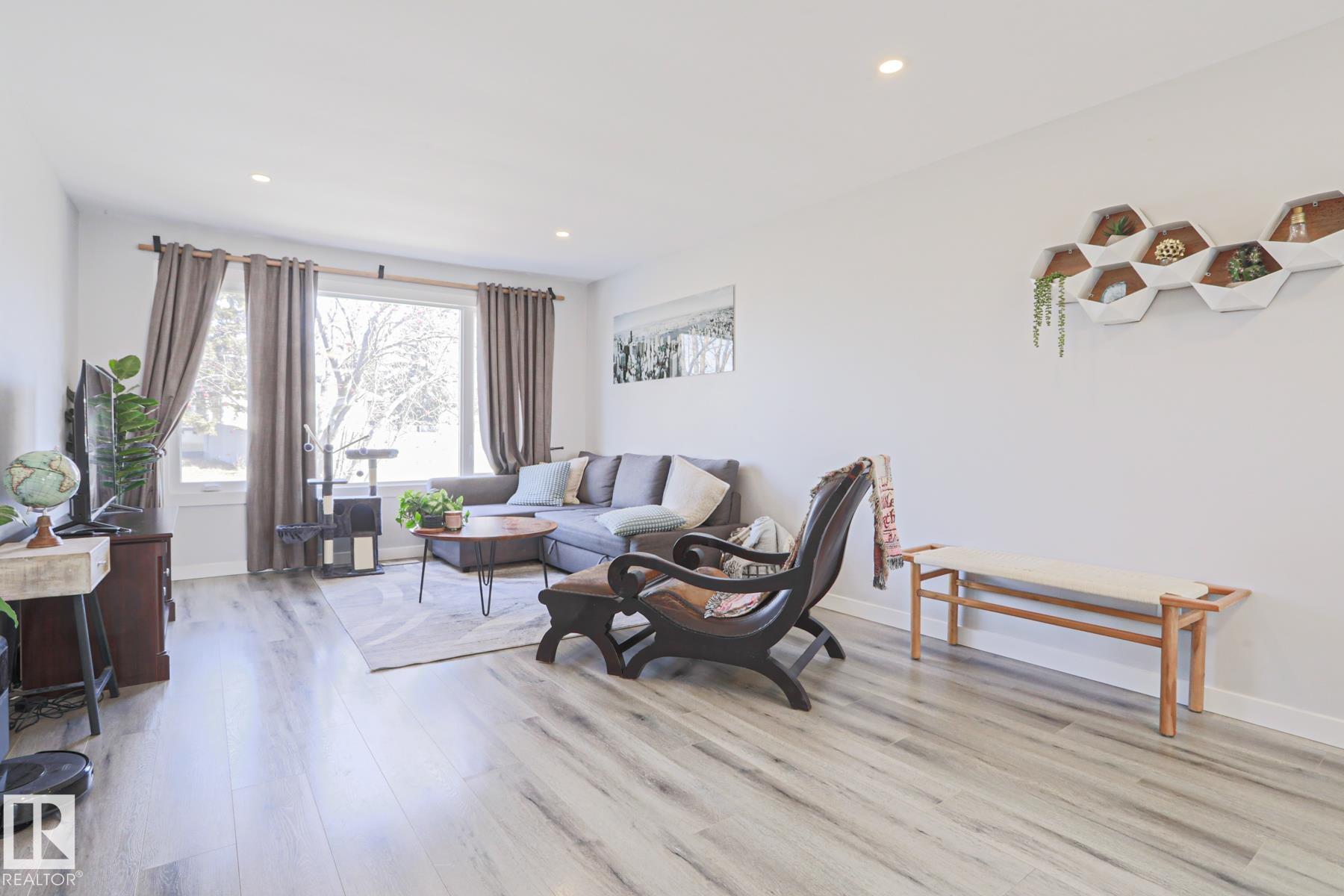 Photo 6 at 9809 95, Morinville