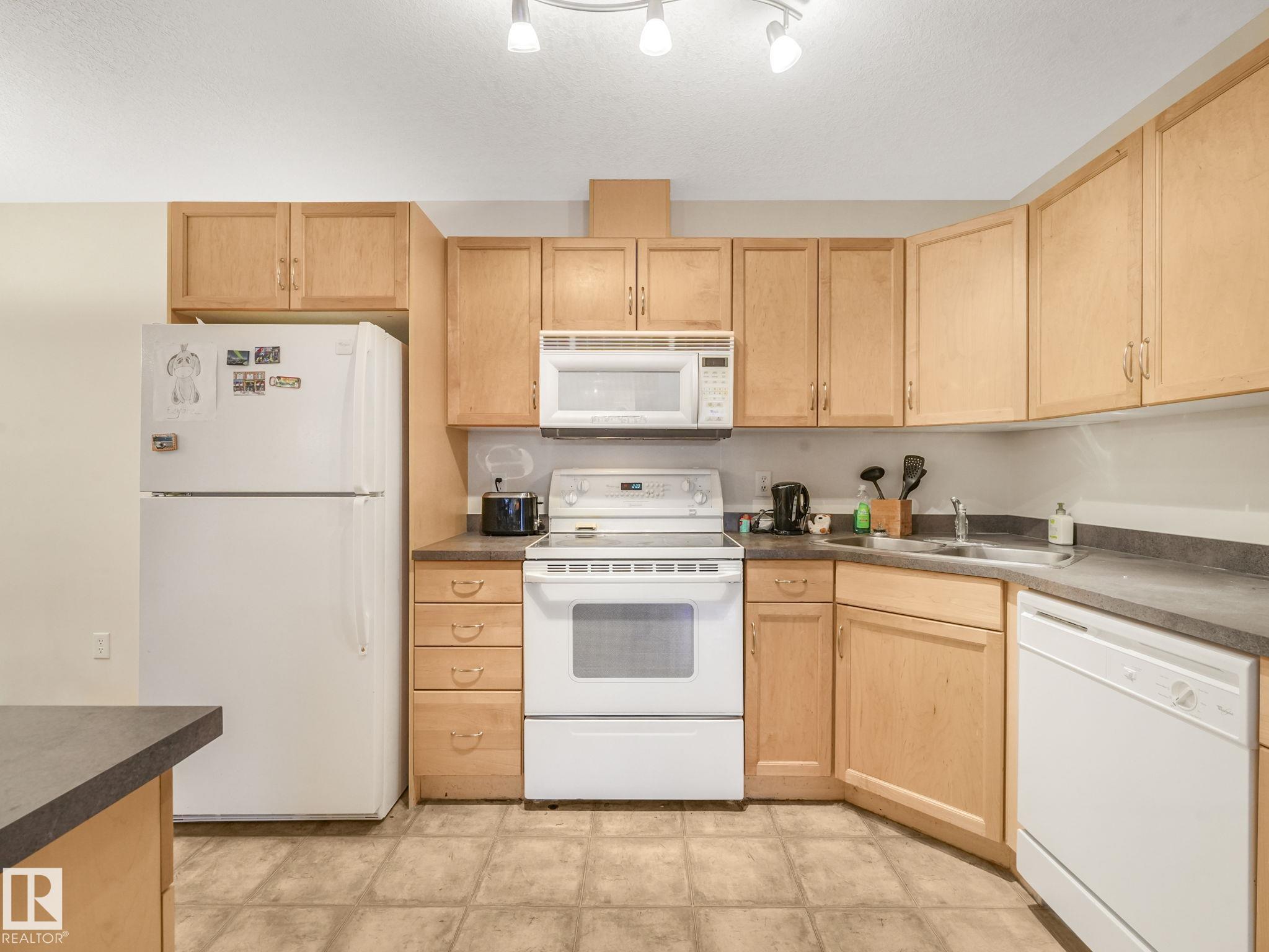 Photo 11 at 115 - 78A Mckenney Avenue, Mission, St. Albert