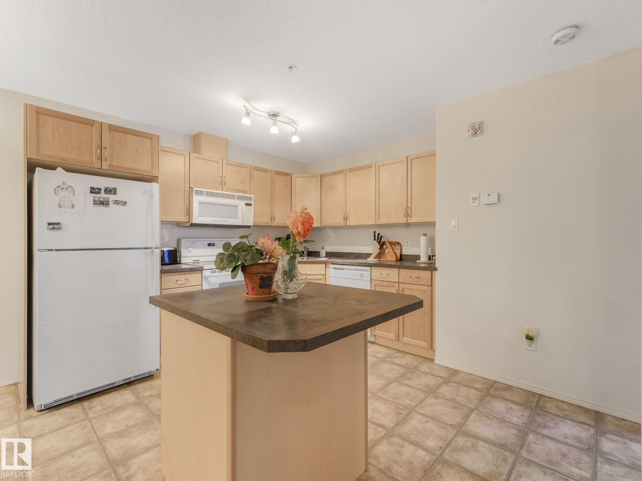 Photo 7 at 115 - 78A Mckenney Avenue, Mission, St. Albert