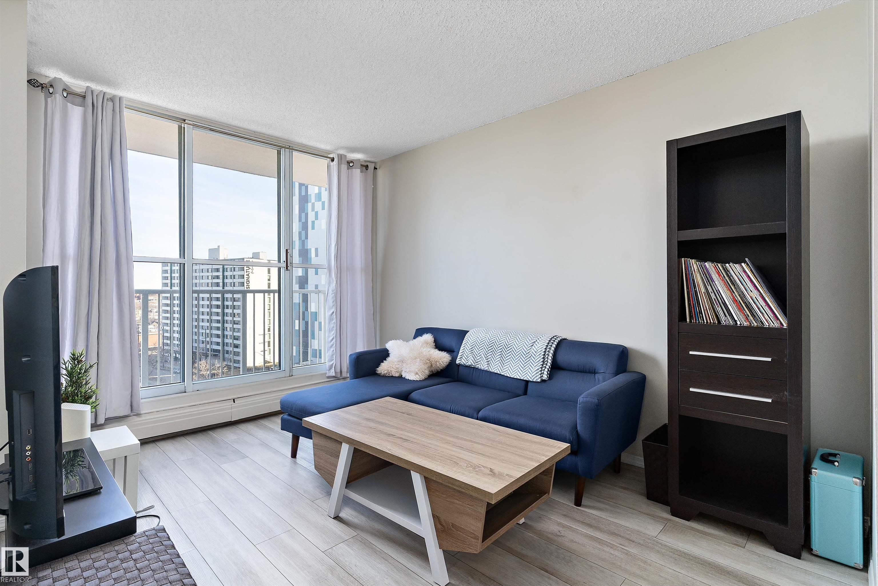 Photo 11 at 1002 - 12121 Jasper Avenue NW, Wîhkwêntôwin, Edmonton