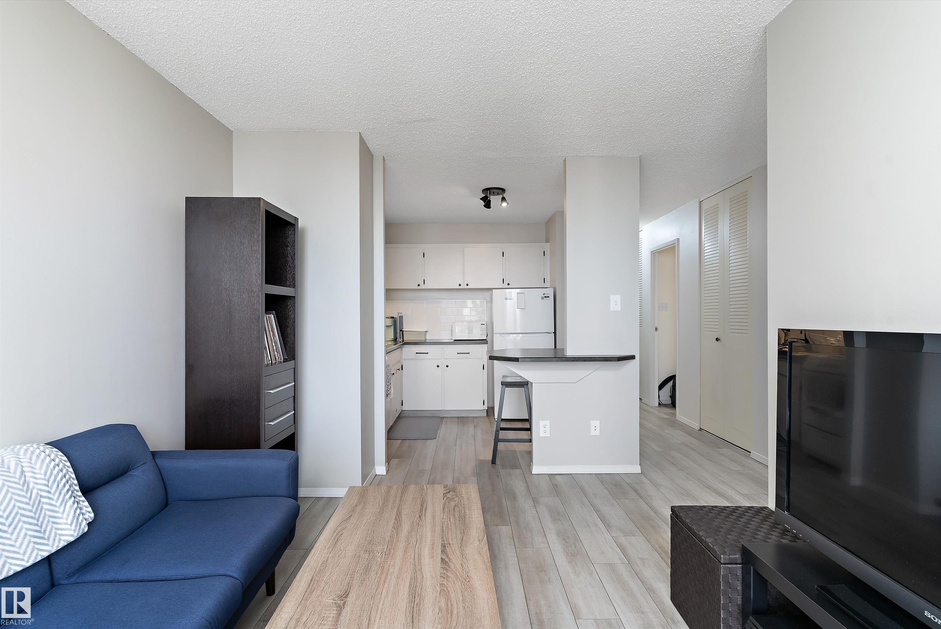 Photo 12 at 1002 - 12121 Jasper Avenue NW, Wîhkwêntôwin, Edmonton