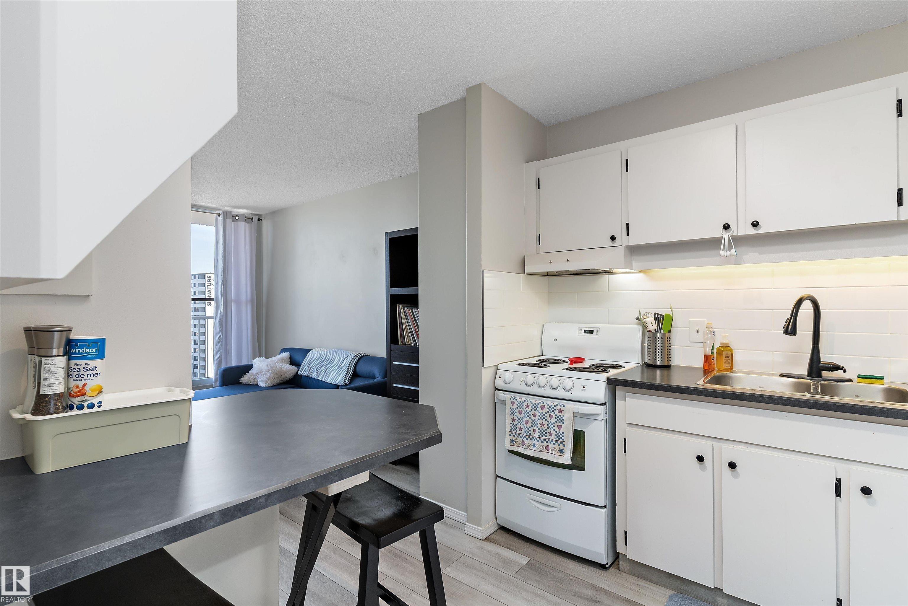 Photo 8 at 1002 - 12121 Jasper Avenue NW, Wîhkwêntôwin, Edmonton