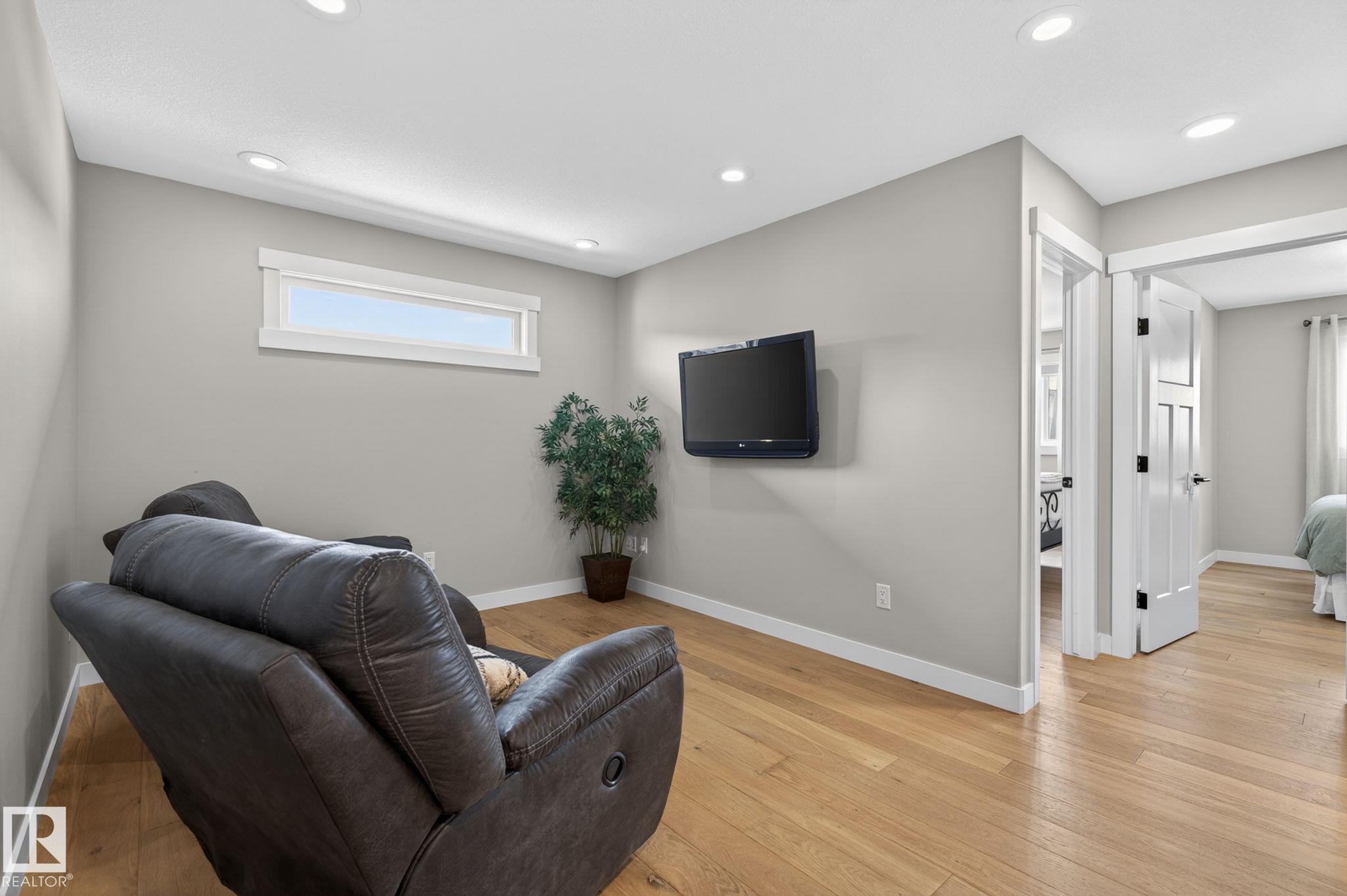 https://zimg.paragon.ice.com/ParagonImages/Property/PM/RAE/225394984/26/0/0/2383d94541a465c273c2bcf9f9aea4c0/1/f4a26426f8d30d91b6a310864796f5e5/225394984-bba6c677-40bc-4f16-9762-01292407bfda.JPG