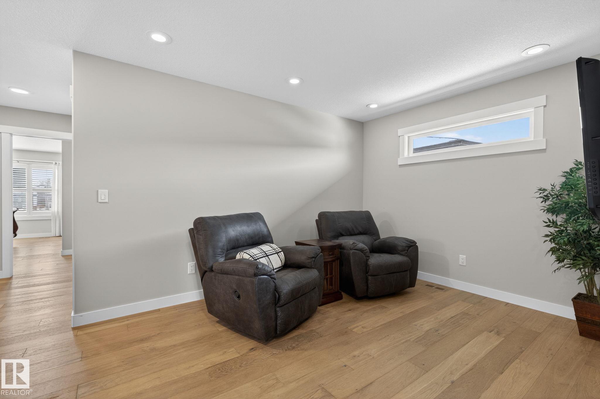 https://zimg.paragon.ice.com/ParagonImages/Property/PM/RAE/225394984/27/0/0/4531ef312b1cba5635a3f66ec9e62f23/1/f4a26426f8d30d91b6a310864796f5e5/225394984-37919489-b54a-4ba6-abaf-cc3771010fa8.JPG