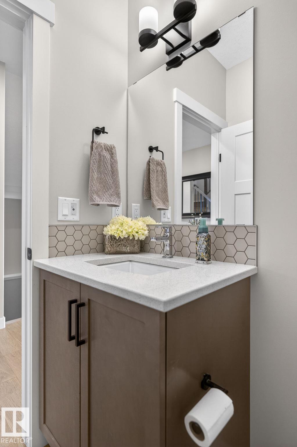 https://zimg.paragon.ice.com/ParagonImages/Property/PM/RAE/225394984/8/0/0/64079686740884fce1697e0da897c801/1/f4a26426f8d30d91b6a310864796f5e5/225394984-7b8abb54-31b0-42fd-bbfb-d52924173a93.JPG