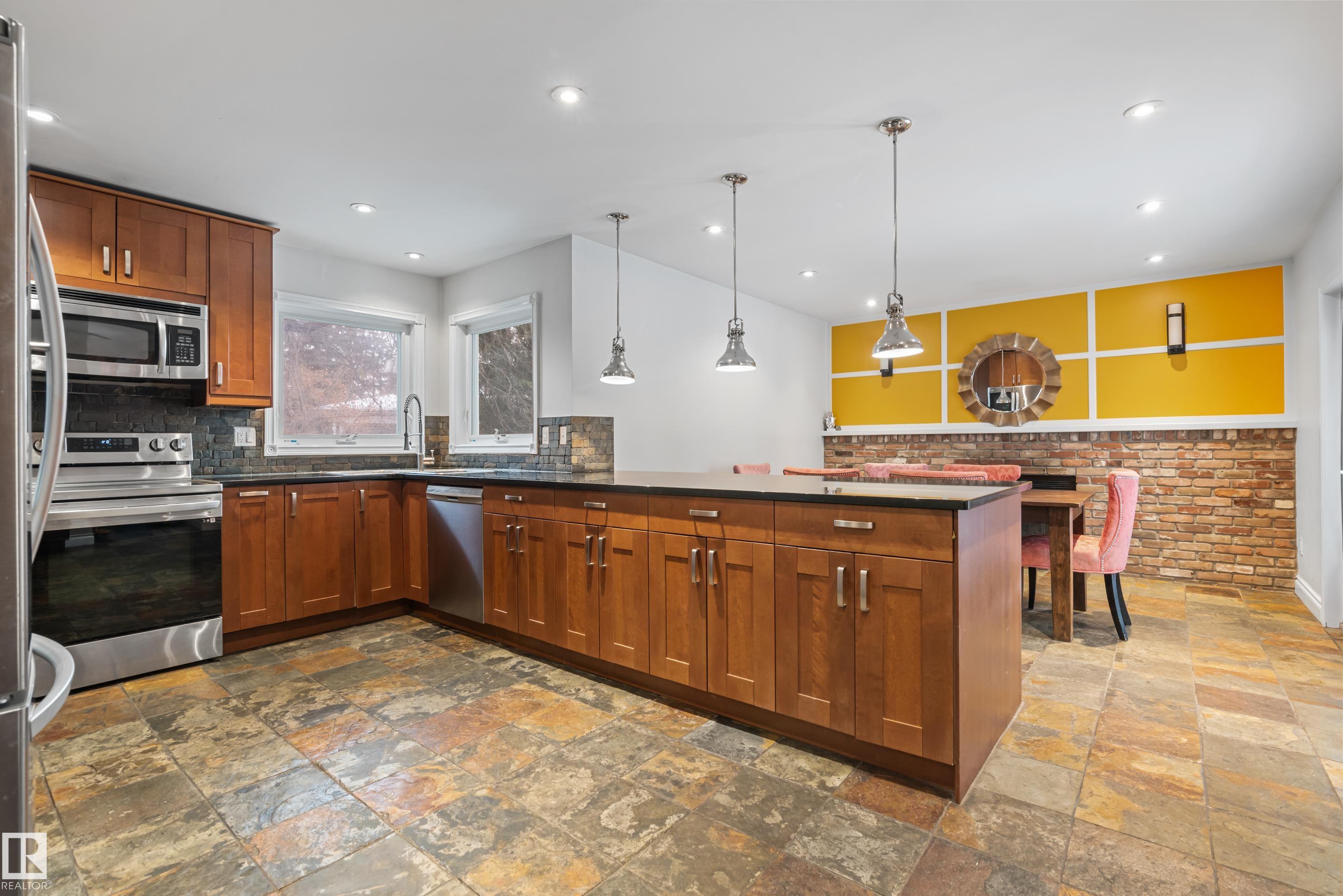 Photo 11 at 101 Westridge Road NW, Westridge, Edmonton