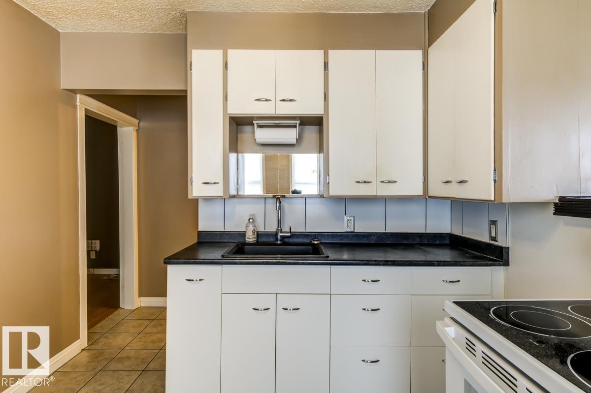 Photo 14 at 6015 106 Street NW, Pleasantview, Edmonton