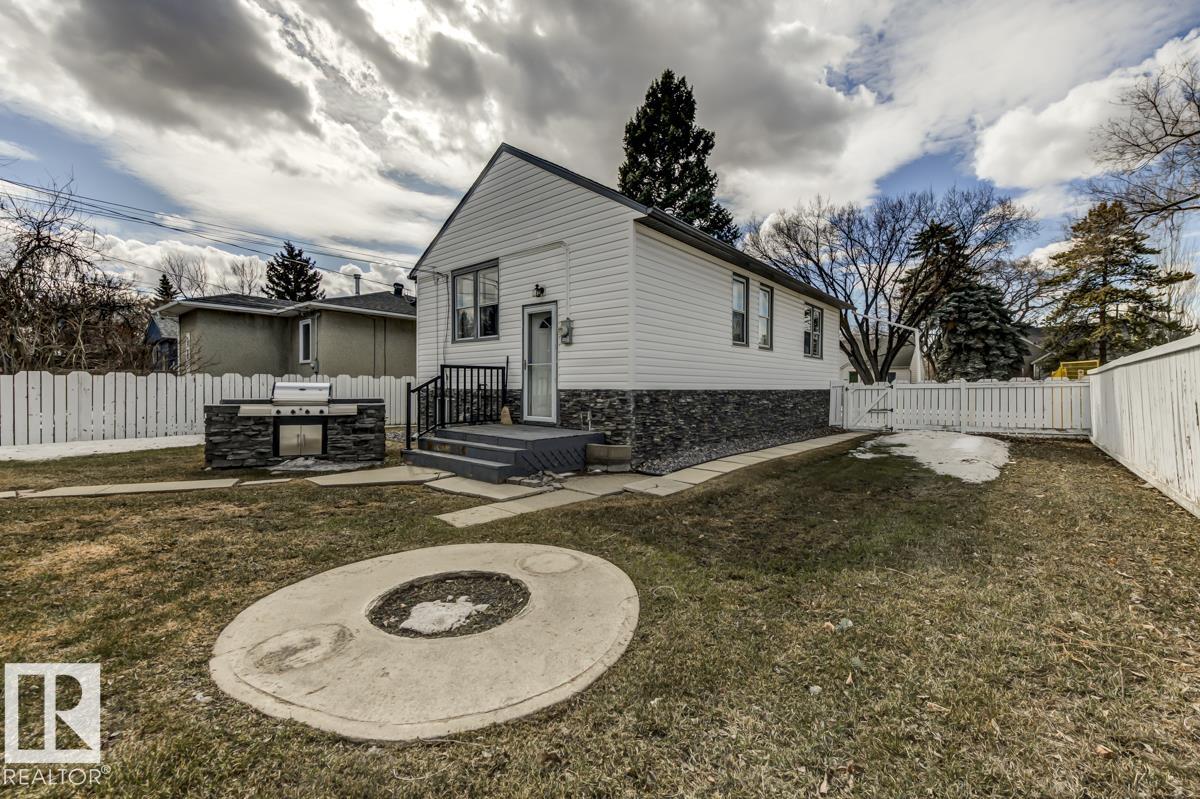 Photo 36 at 6015 106 Street NW, Pleasantview, Edmonton