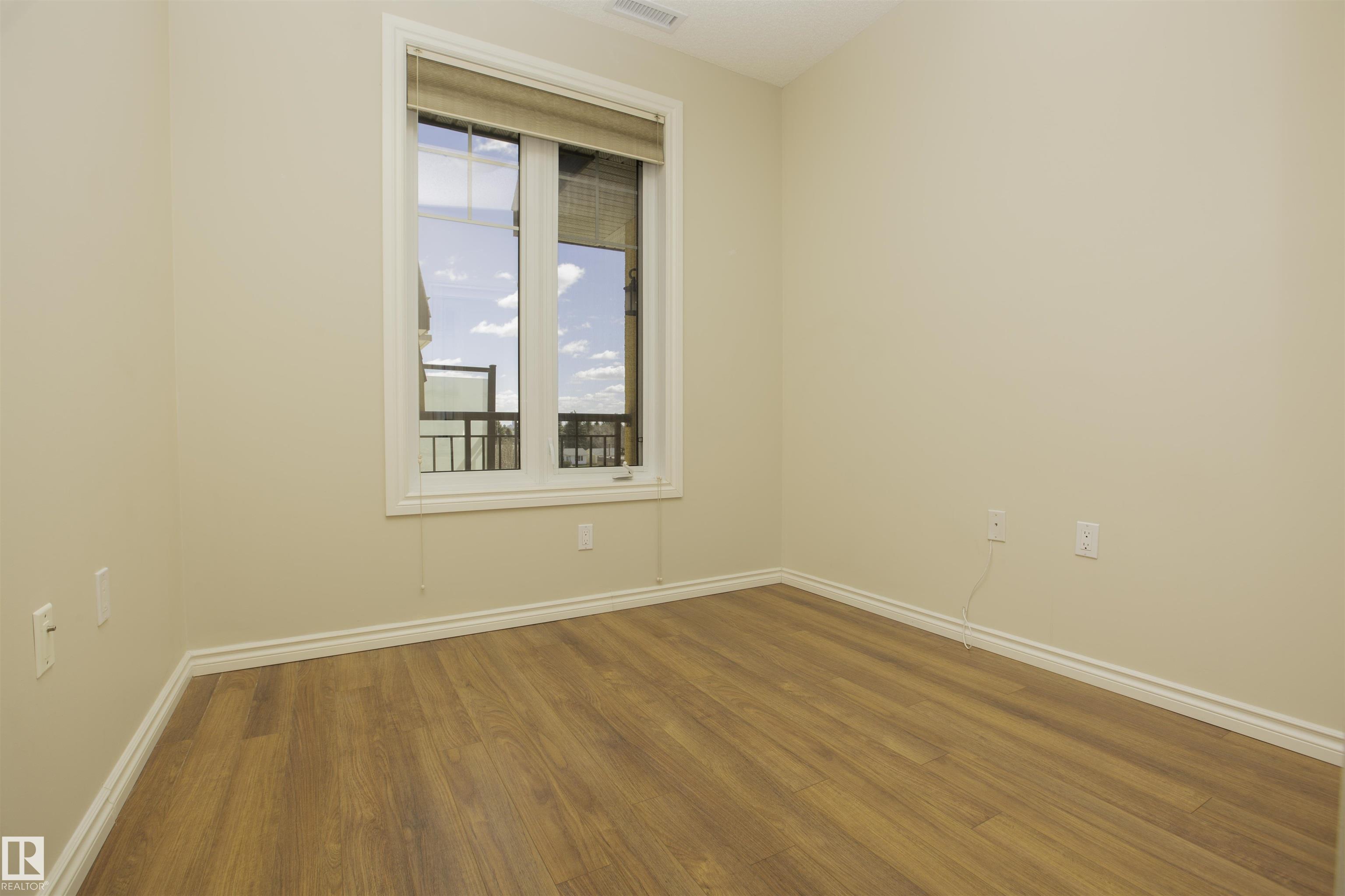 https://zimg.paragon.ice.com/ParagonImages/Property/PM/RAE/225395117/16/0/0/9a8734289e3a0825265016f7f4703092/1/29f5e925fbcba36a67e9a8e5e0aa0d26/225395117-F1AC9978-5C4F-4EBF-9FC9-6ECC94F672EA.JPG