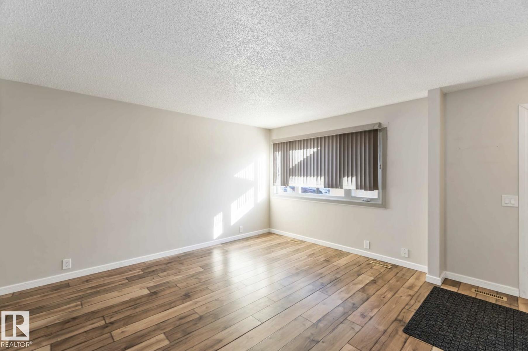 https://zimg.paragon.ice.com/ParagonImages/Property/PM/RAE/225395131/11/0/0/598f26e04bcbae558560f7485919e015/1/9b42fa16976f647ddab54288ed411209/225395131-a7e32e9a-190e-4088-a808-67e748b7d269.JPG