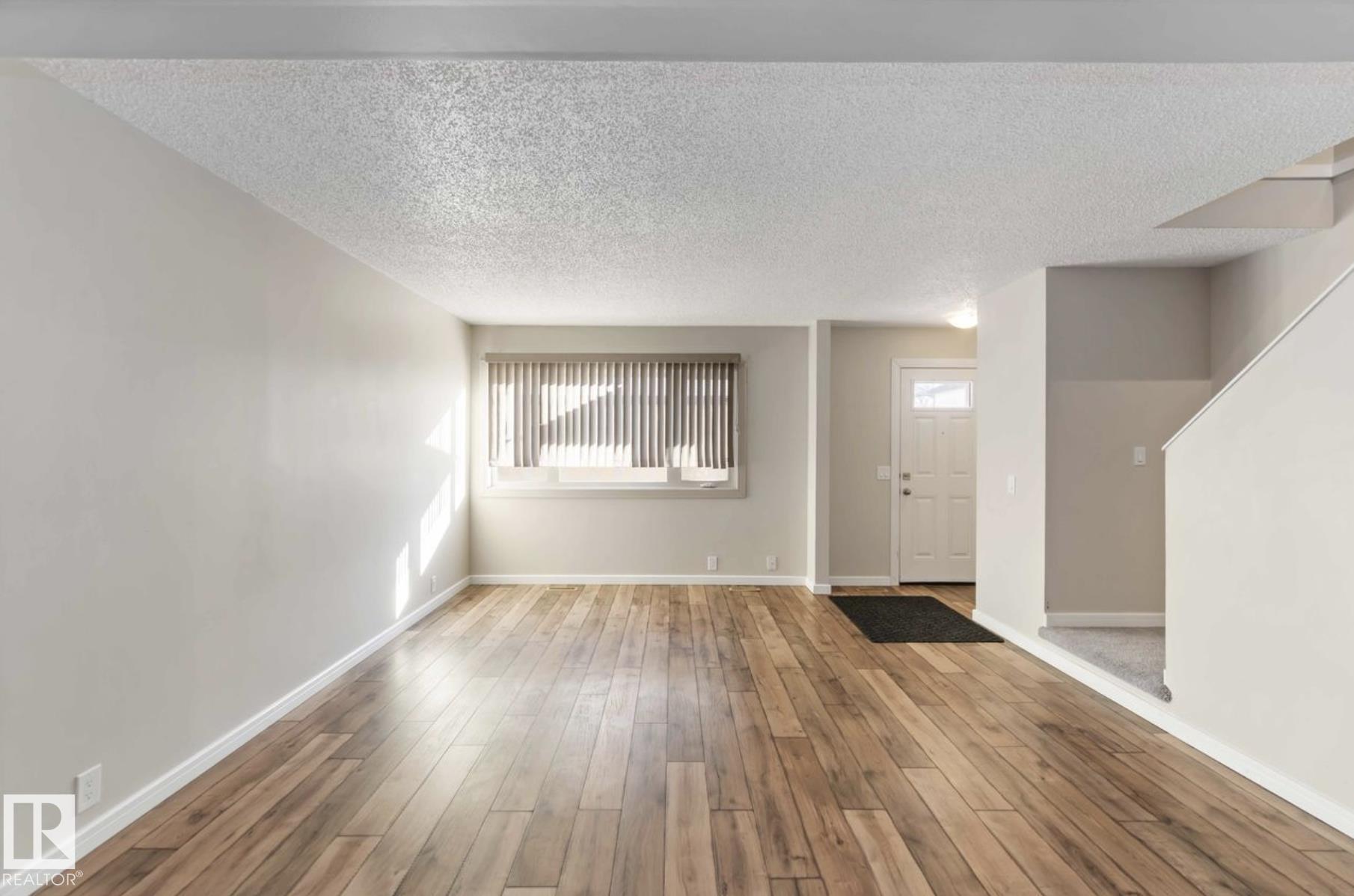 https://zimg.paragon.ice.com/ParagonImages/Property/PM/RAE/225395131/12/0/0/7fc1a4ffcde75de0da2bcdbd03d5dcce/1/9b42fa16976f647ddab54288ed411209/225395131-702cfcd2-1596-42bc-8861-592d7438ffe5.JPG