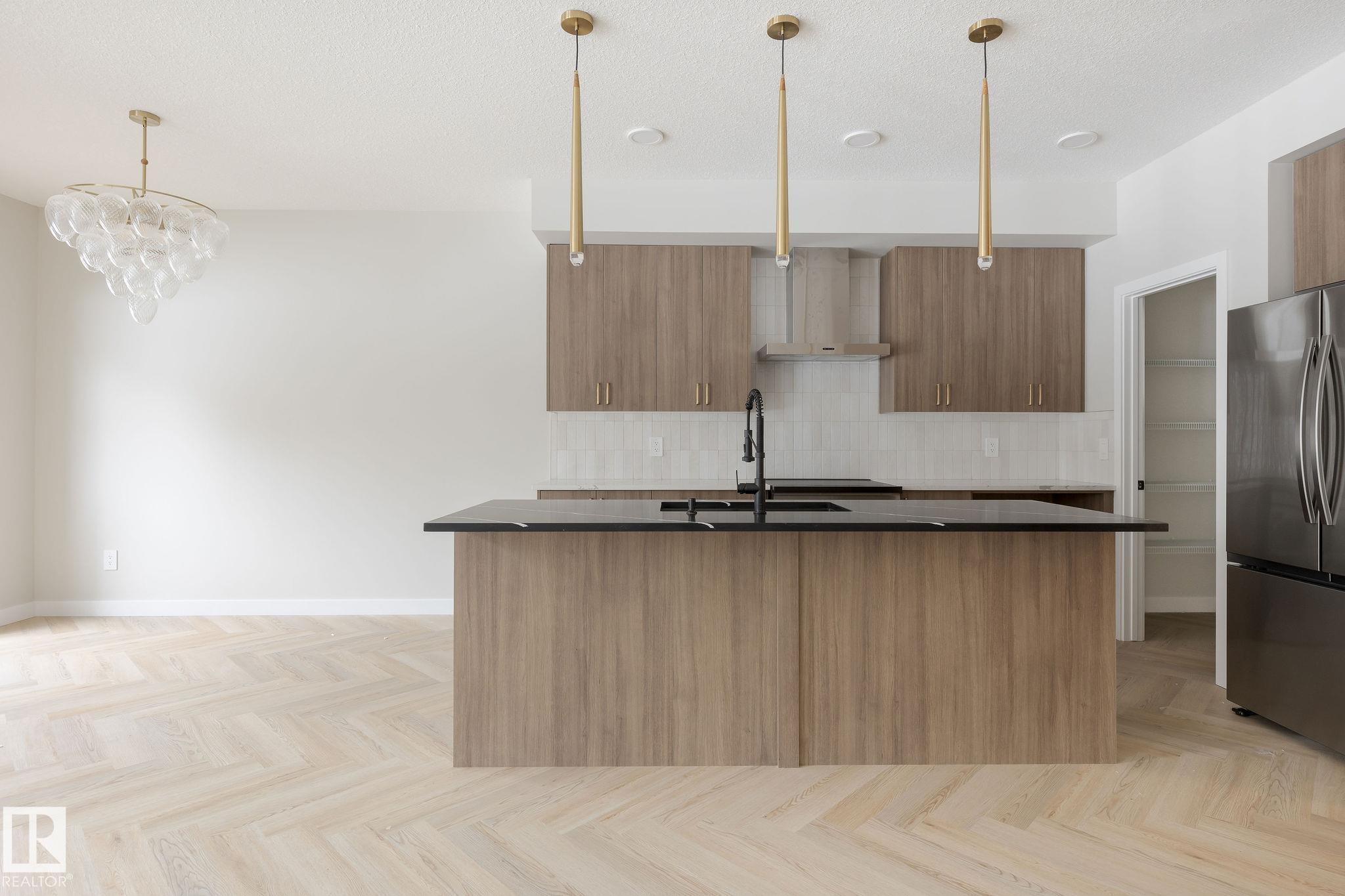 Picture for 20620 43 AV NW