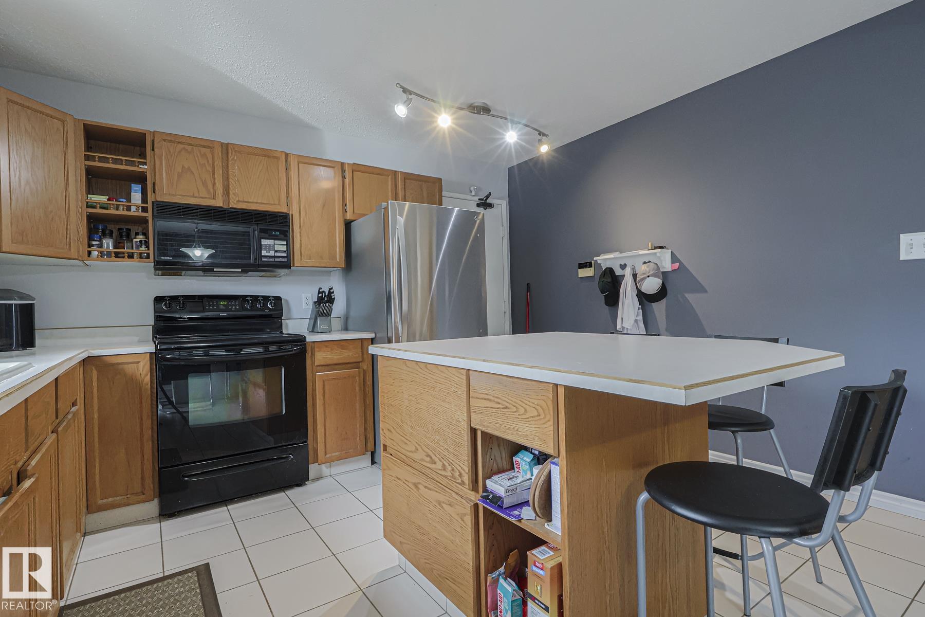 Photo 12 at 10439 16 Avenue NW, Bearspaw, Edmonton