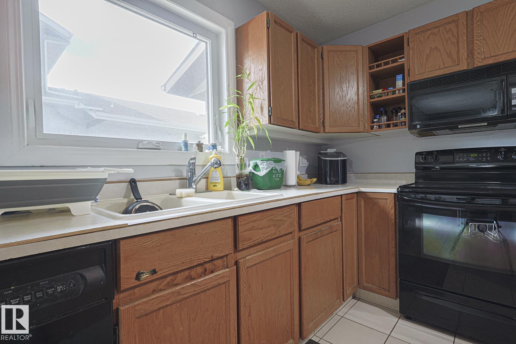 Photo 13 at 10439 16 Avenue NW, Bearspaw, Edmonton