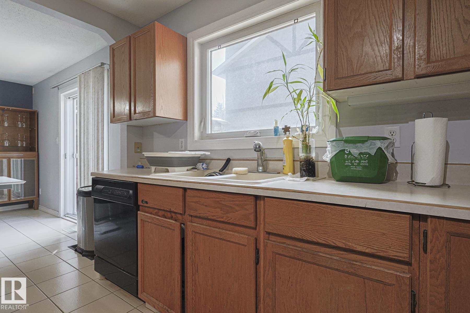 Photo 14 at 10439 16 Avenue NW, Bearspaw, Edmonton