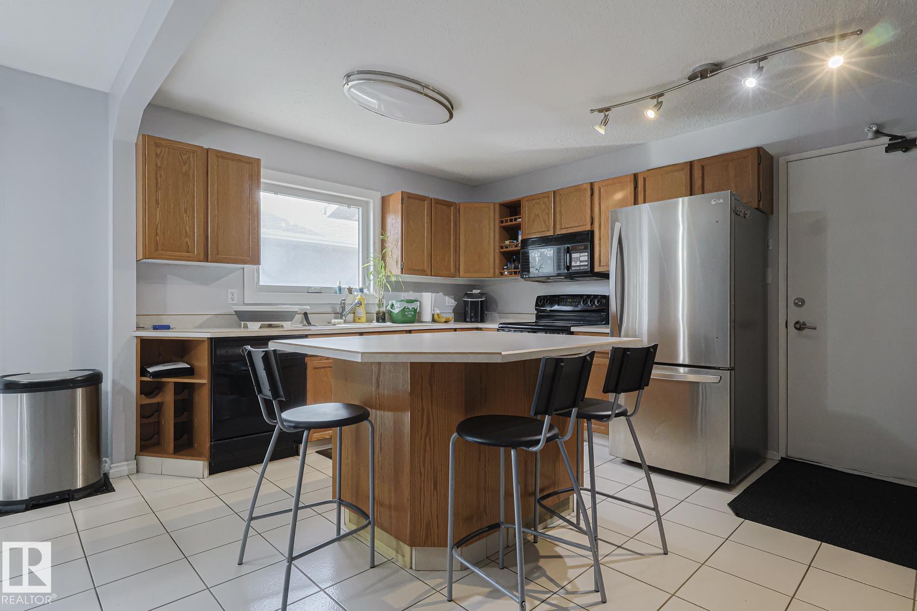 Picture for 10439 16 AV NW