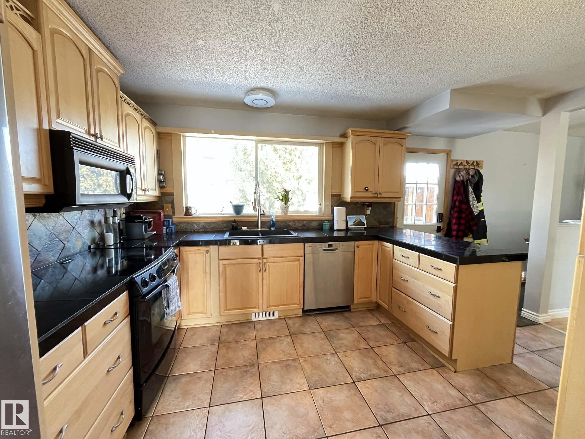 Photo 7 at 9702 95 Avenue, Morinville