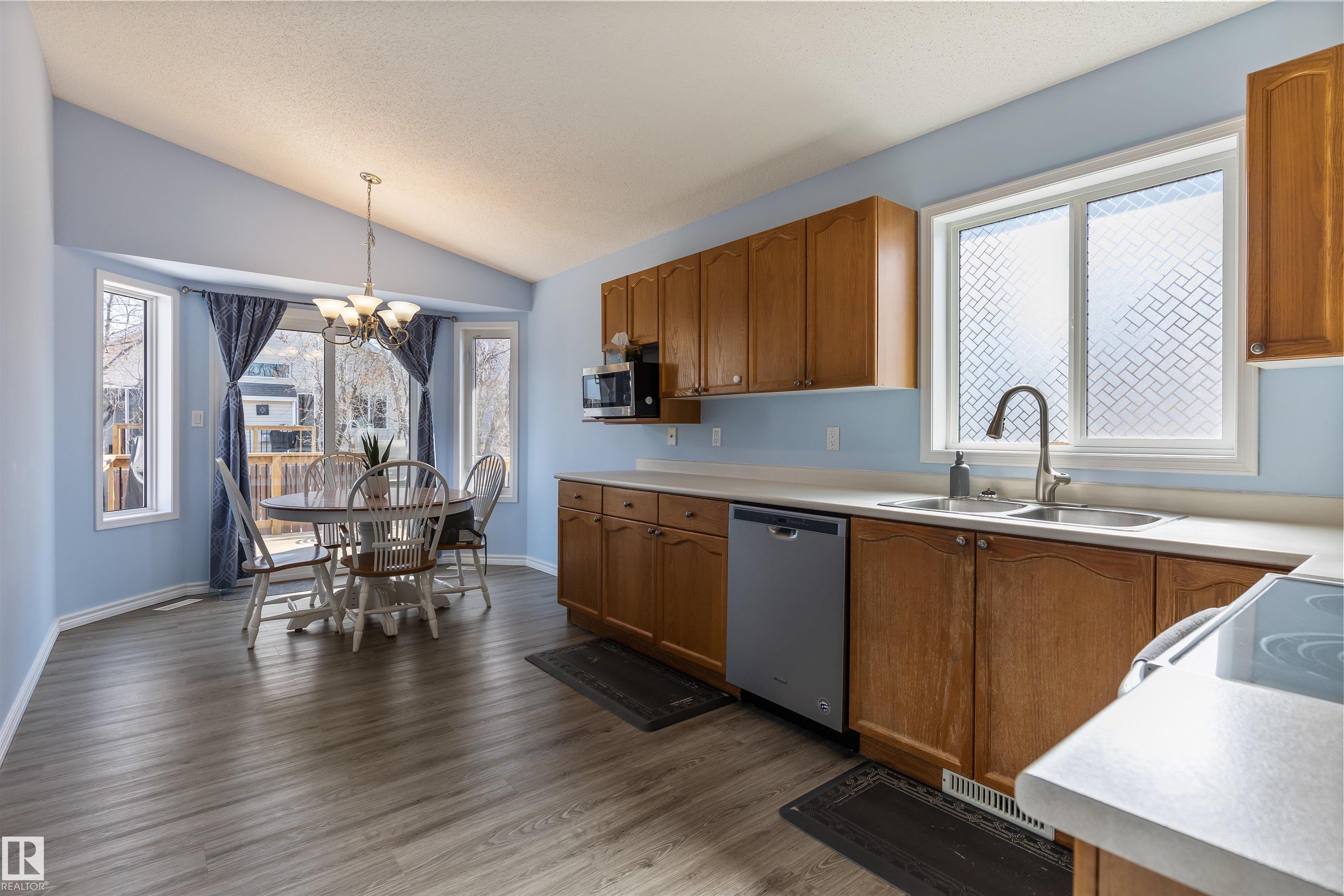 Photo 11 at 21 Dubonnet Way, Deer Ridge, St. Albert