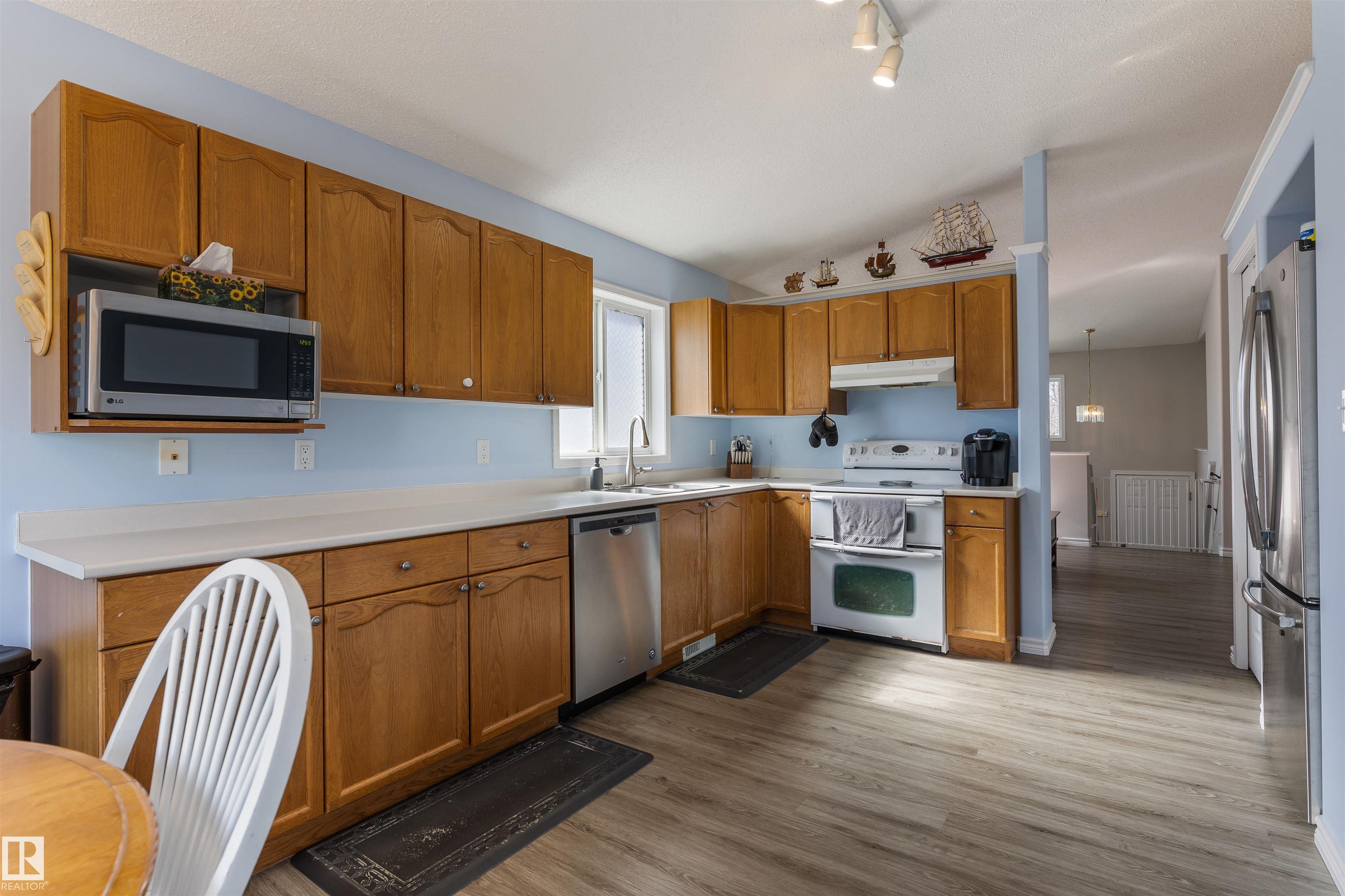 Photo 8 at 21 Dubonnet Way, Deer Ridge, St. Albert