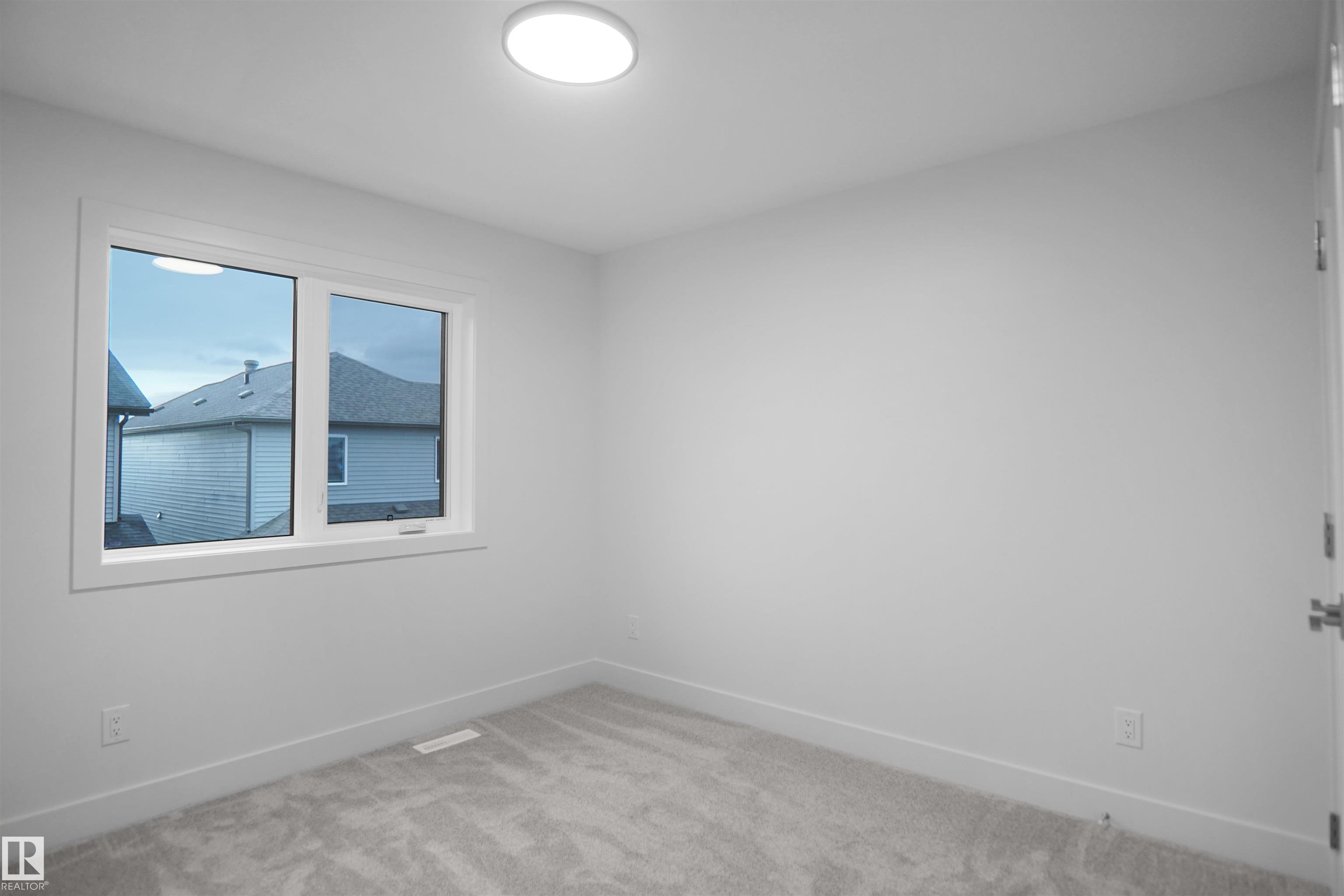 https://zimg.paragon.ice.com/ParagonImages/Property/PM/RAE/225395268/35/0/0/989fc808986e2b43652151dd46af7a7f/1/989f37e8085d78279d33704c0d56d07c/225395268-0ffbacb5-d69c-4d5a-beb2-afb58b2bcde7.JPG