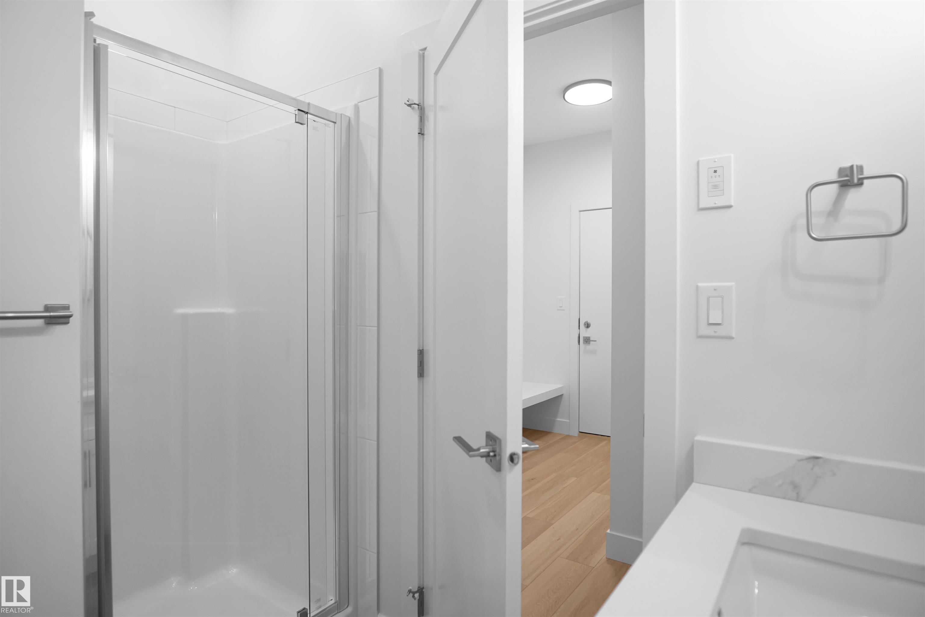 https://zimg.paragon.ice.com/ParagonImages/Property/PM/RAE/225395268/8/0/0/d367c4096fe6fc4976657dbc5bbacc67/1/989f37e8085d78279d33704c0d56d07c/225395268-de3b1f18-7a79-41d2-91f3-eb8885182d4b.JPG