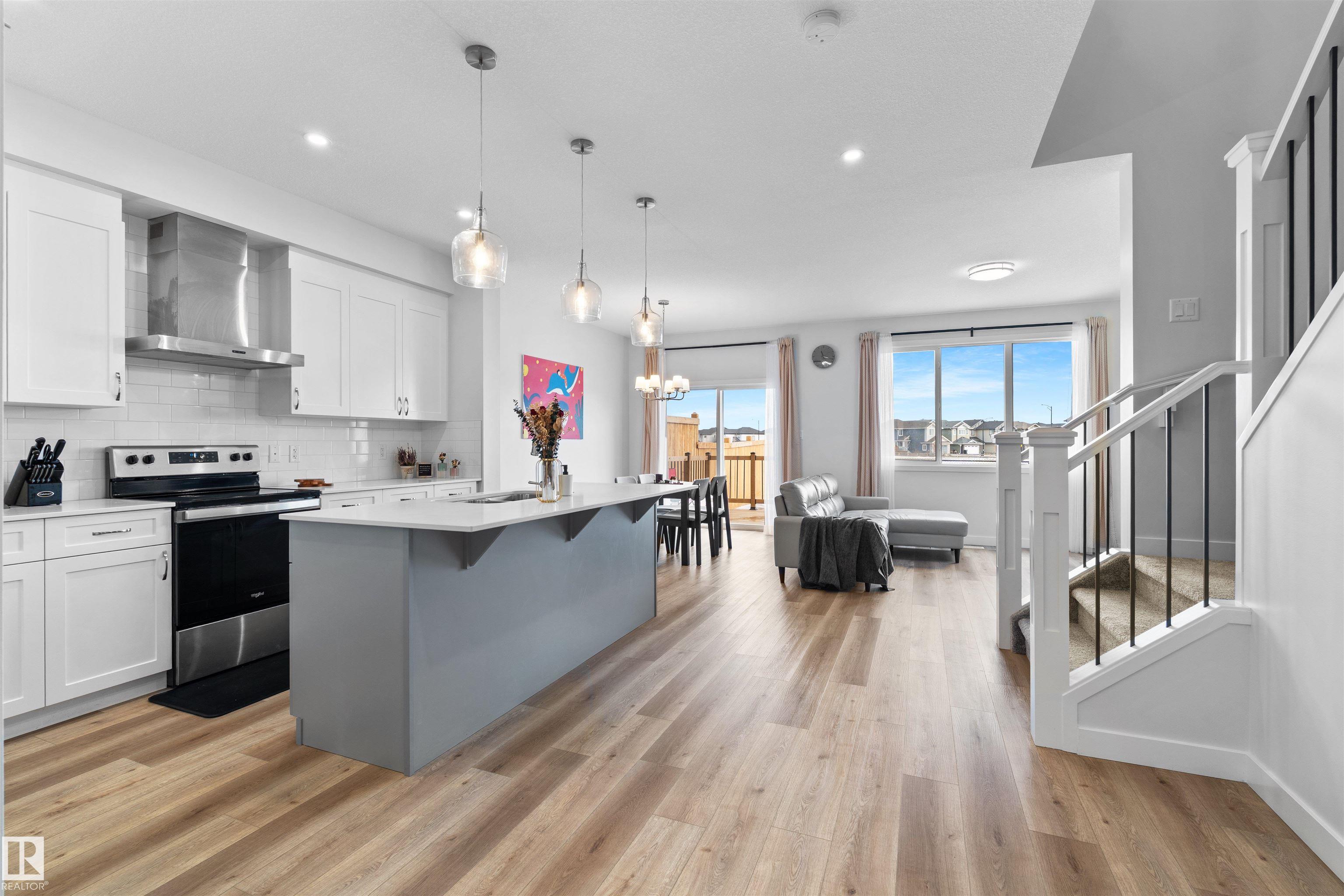 Picture for 15634 18 AV SW