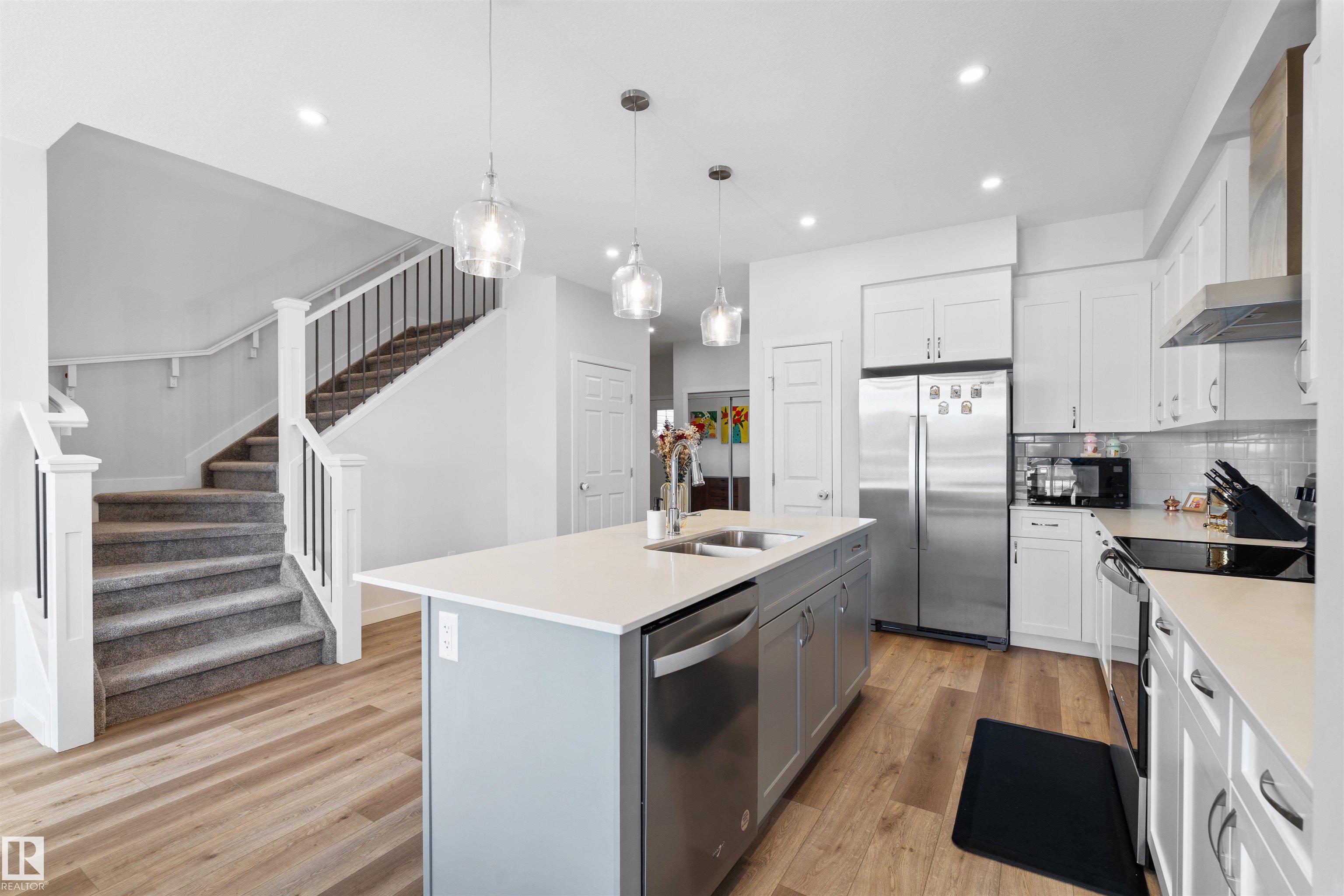 Picture for 15634 18 AV SW